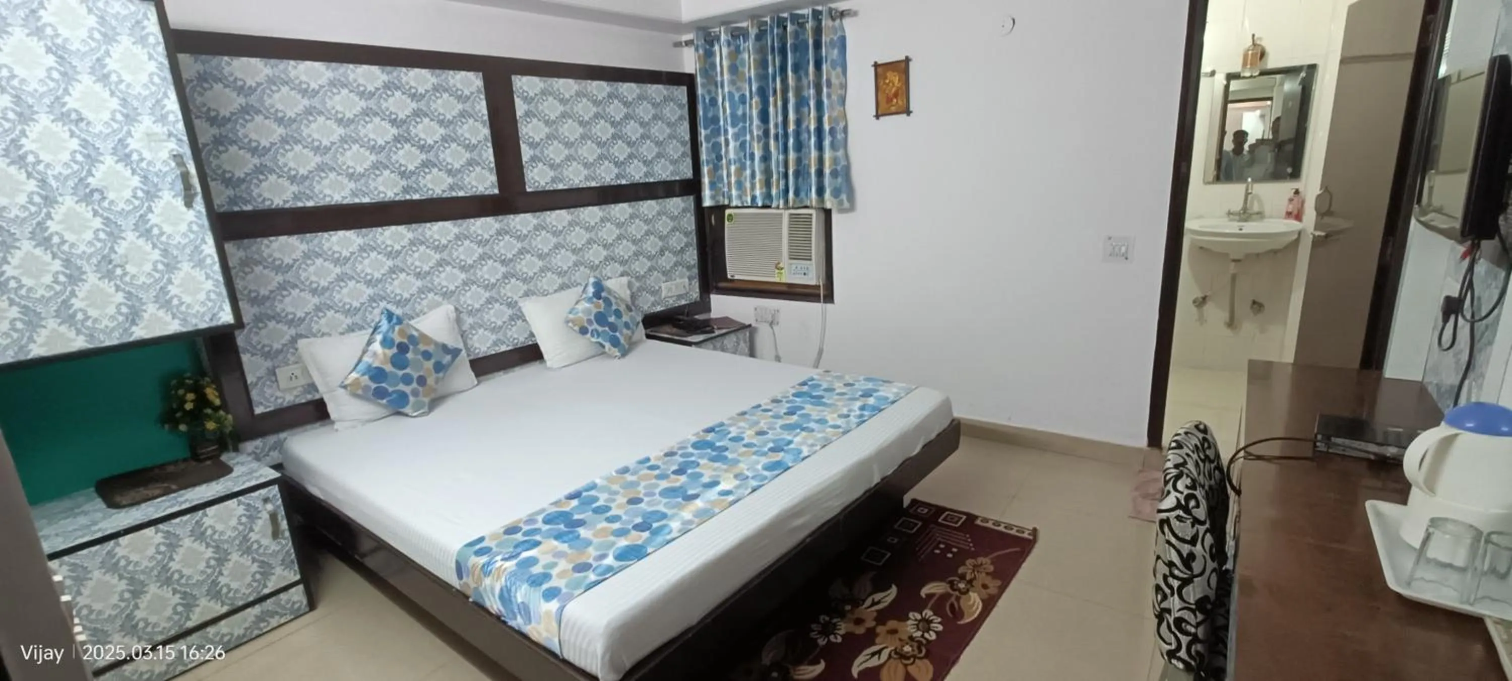 Bedroom, Bed in Hotel Su Shree Continental Dx Near New Delhi Railway Station