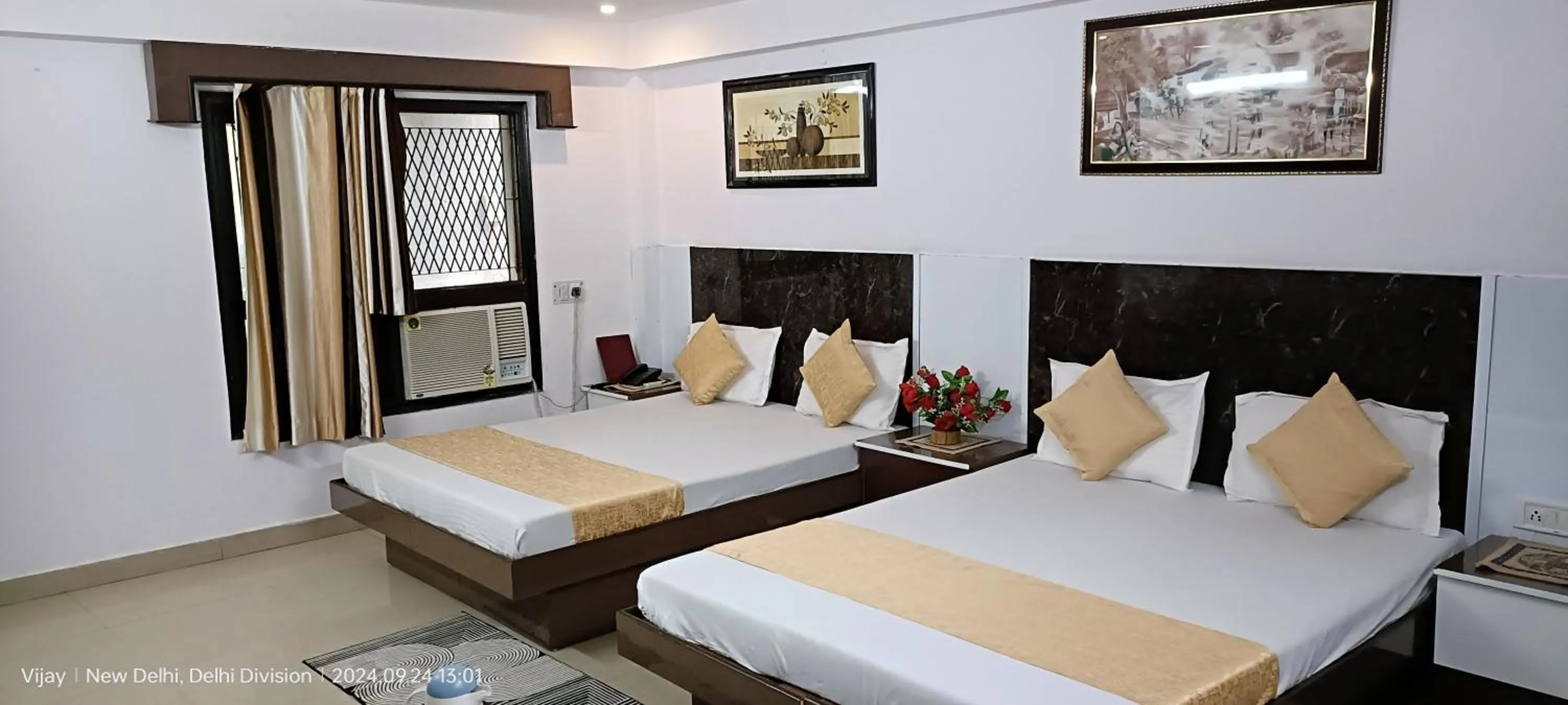 Bedroom, Bed in Hotel Su Shree Continental Dx Near New Delhi Railway Station
