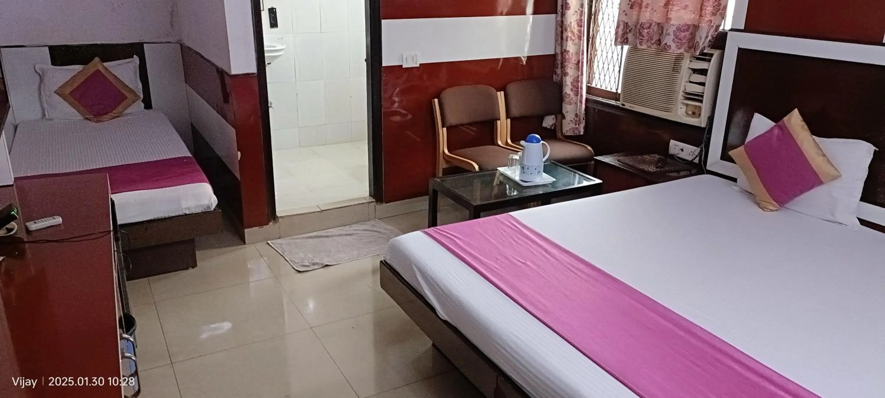 Bedroom, Bed in Hotel Su Shree Continental Dx Near New Delhi Railway Station