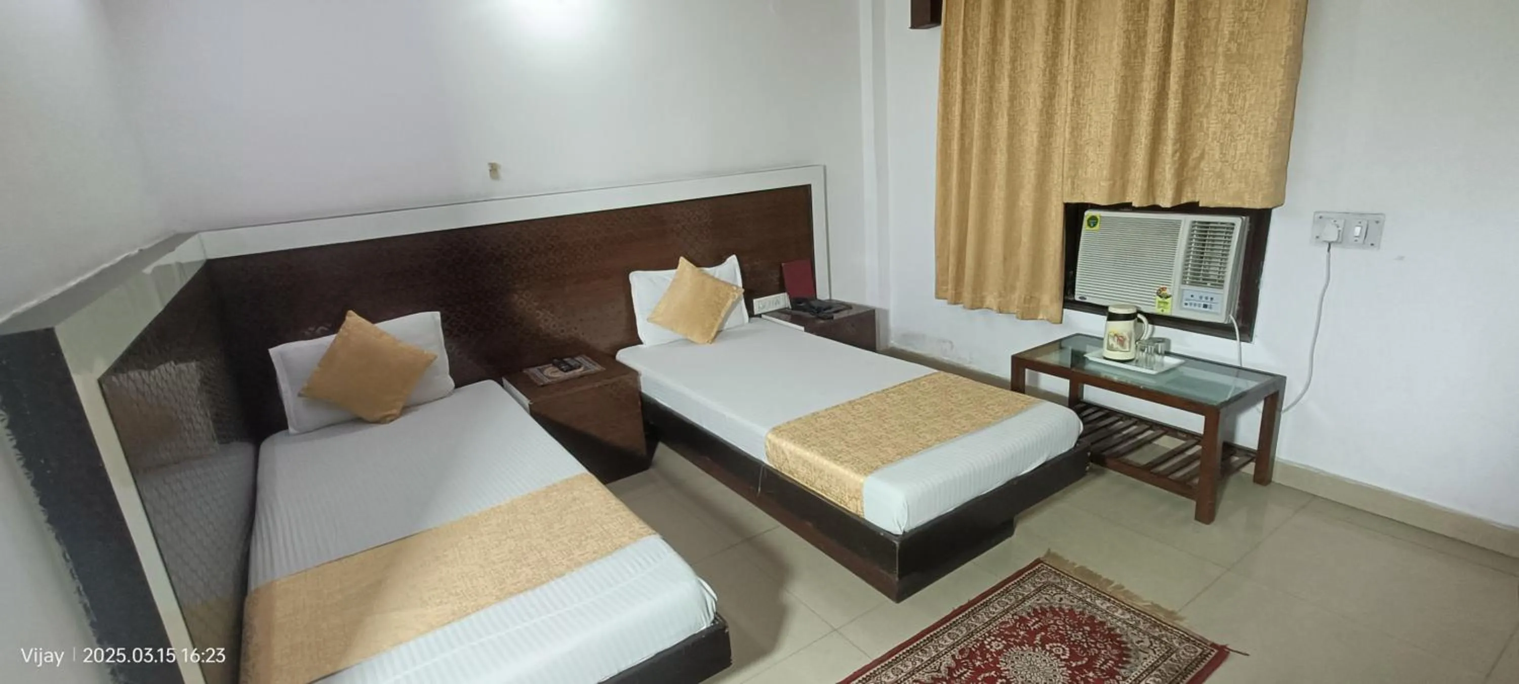 Bedroom, Bed in Hotel Su Shree Continental Dx Near New Delhi Railway Station