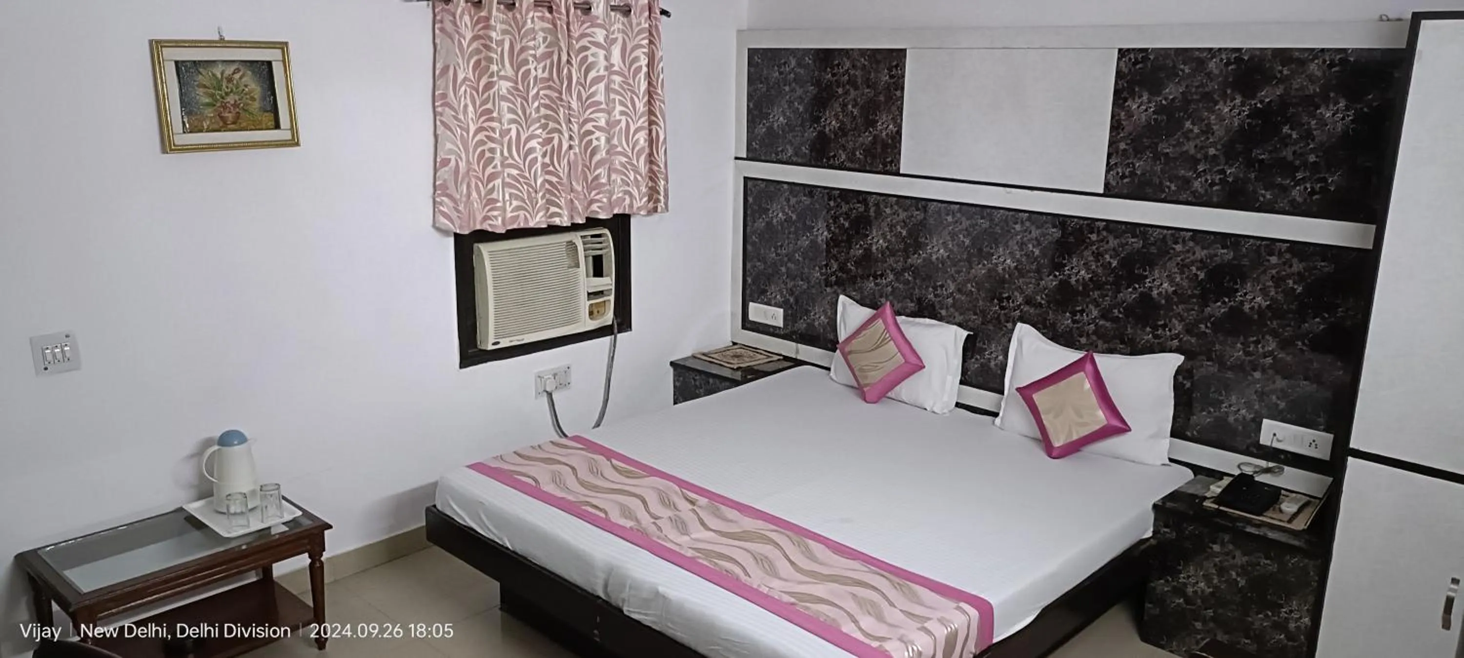 Bedroom, Bed in Hotel Su Shree Continental Dx Near New Delhi Railway Station