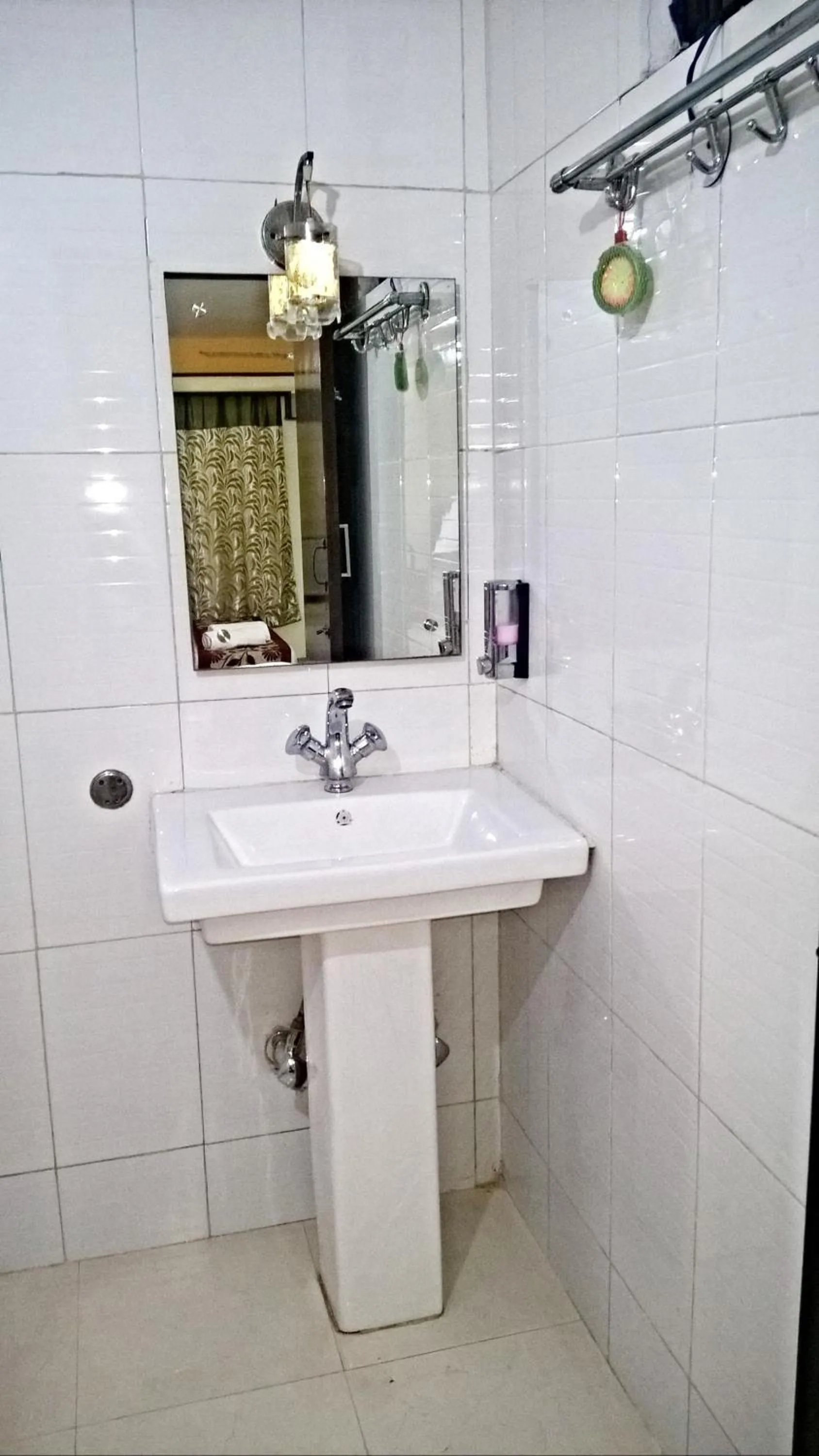 Bathroom in Hotel Su Shree Continental Dx Near New Delhi Railway Station
