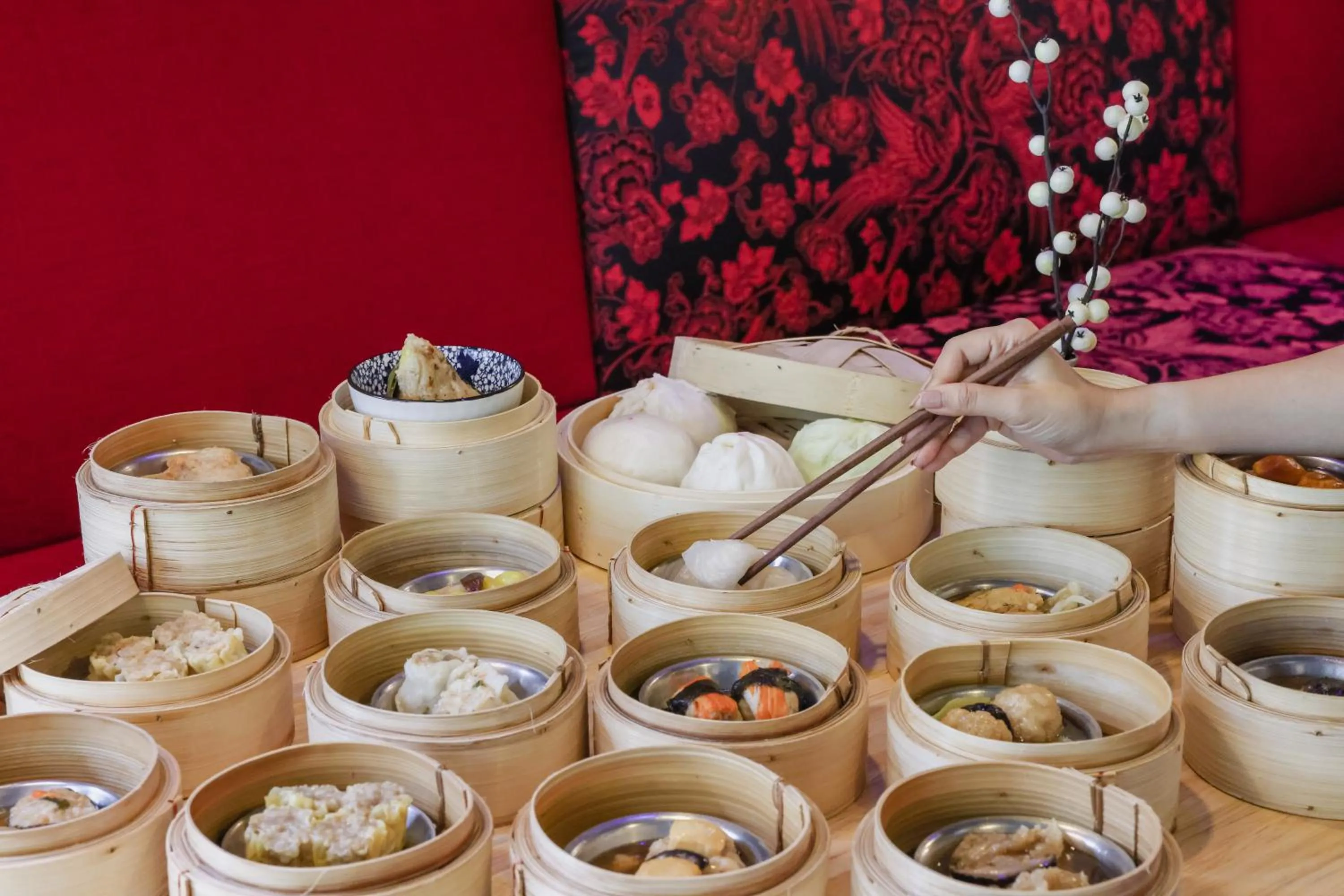 Restaurant/places to eat in Seekers Finders Rama IV Hotel SureStay Collection by BW