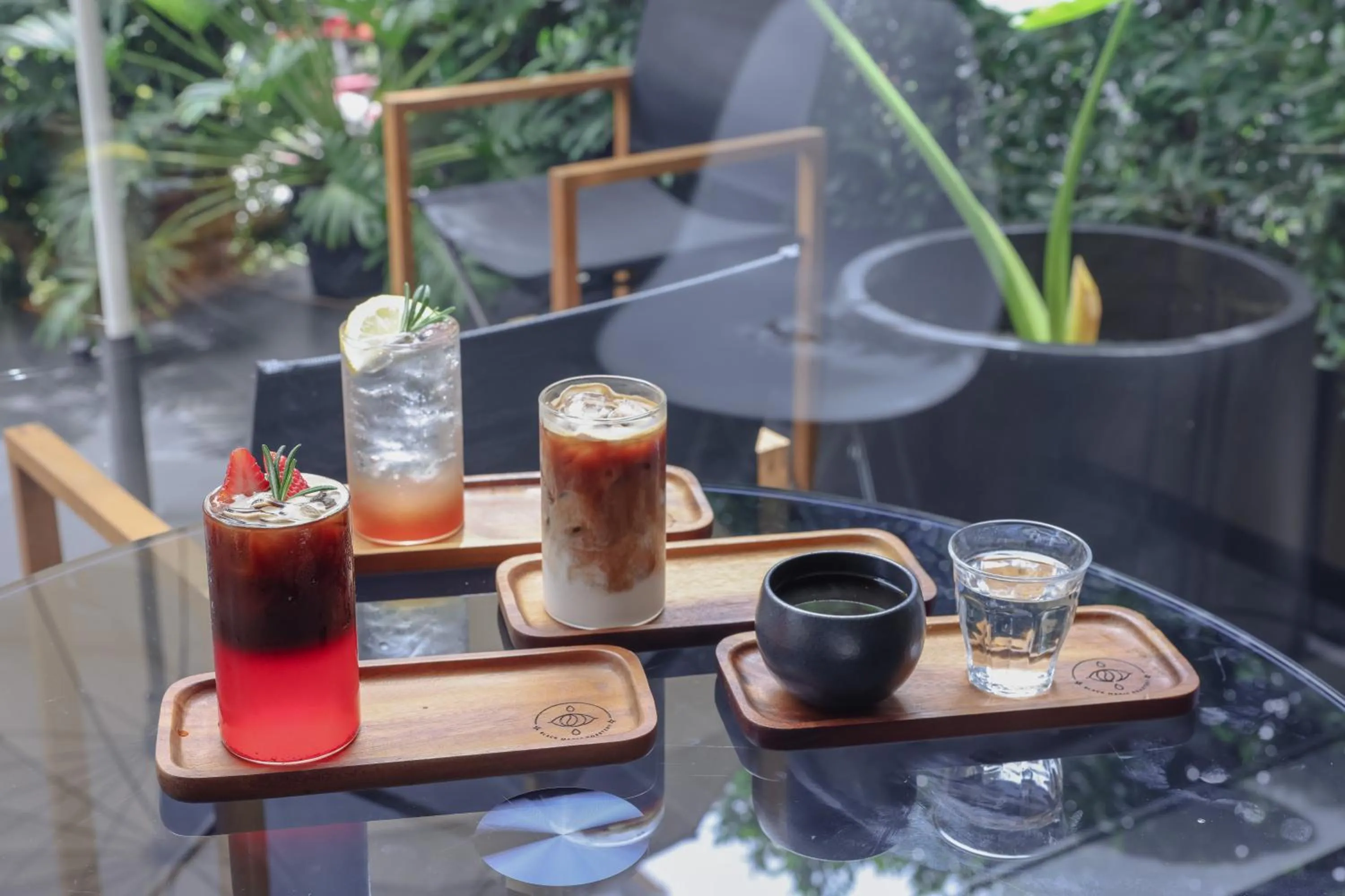 Coffee/tea facilities in Seekers Finders Rama IV Hotel SureStay Collection by BW