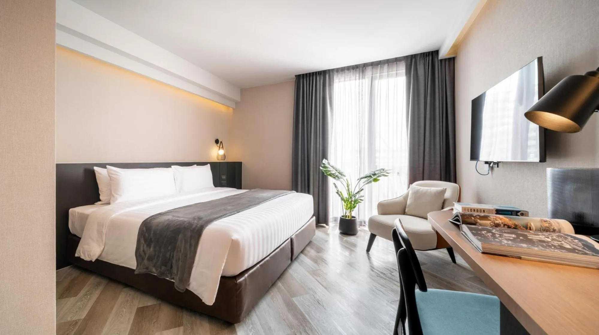 Bed in Seekers Finders Rama IV Hotel SureStay Collection by BW