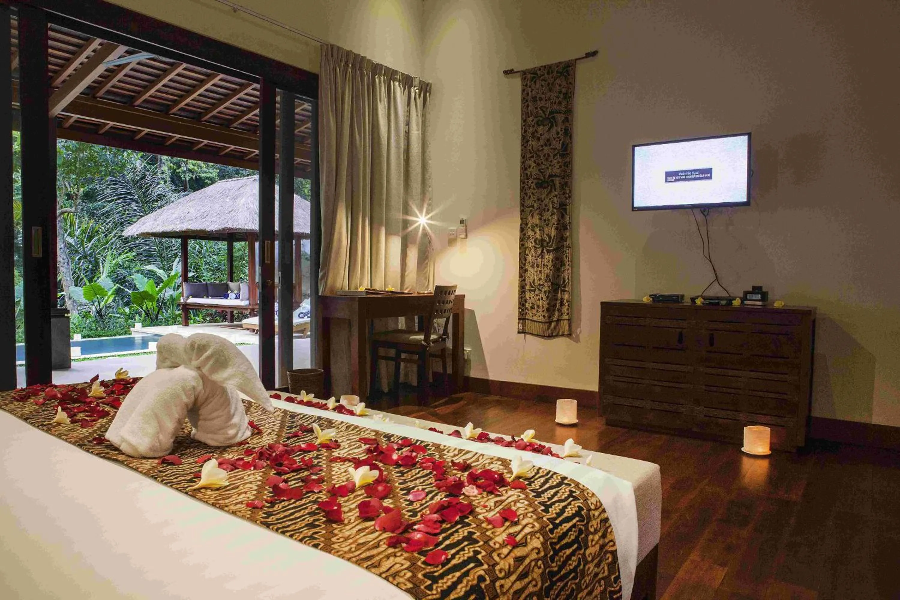 TV and multimedia, Bed in Santun Luxury Private Villas