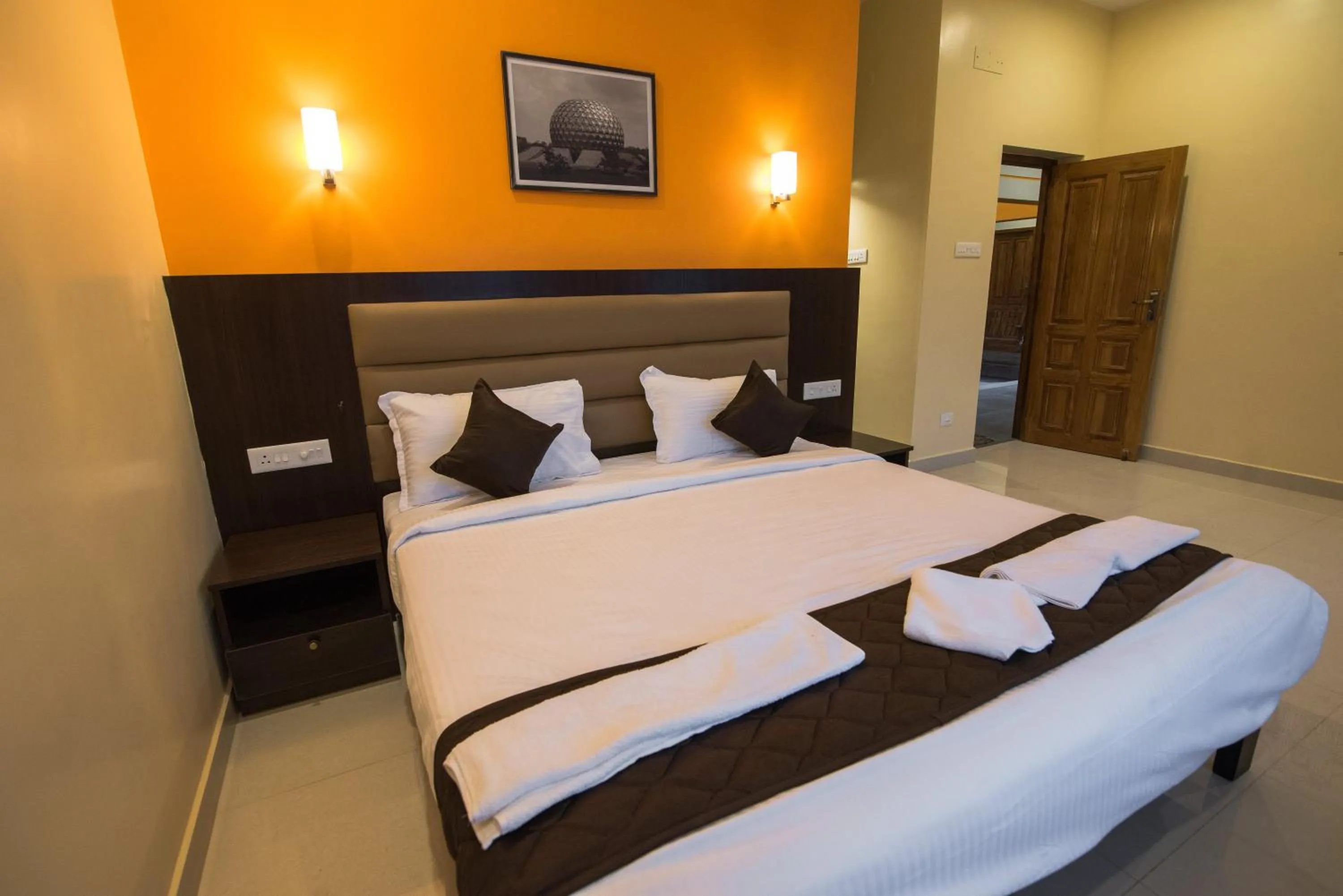 Photo of the whole room, Bed in Saffron Vilva