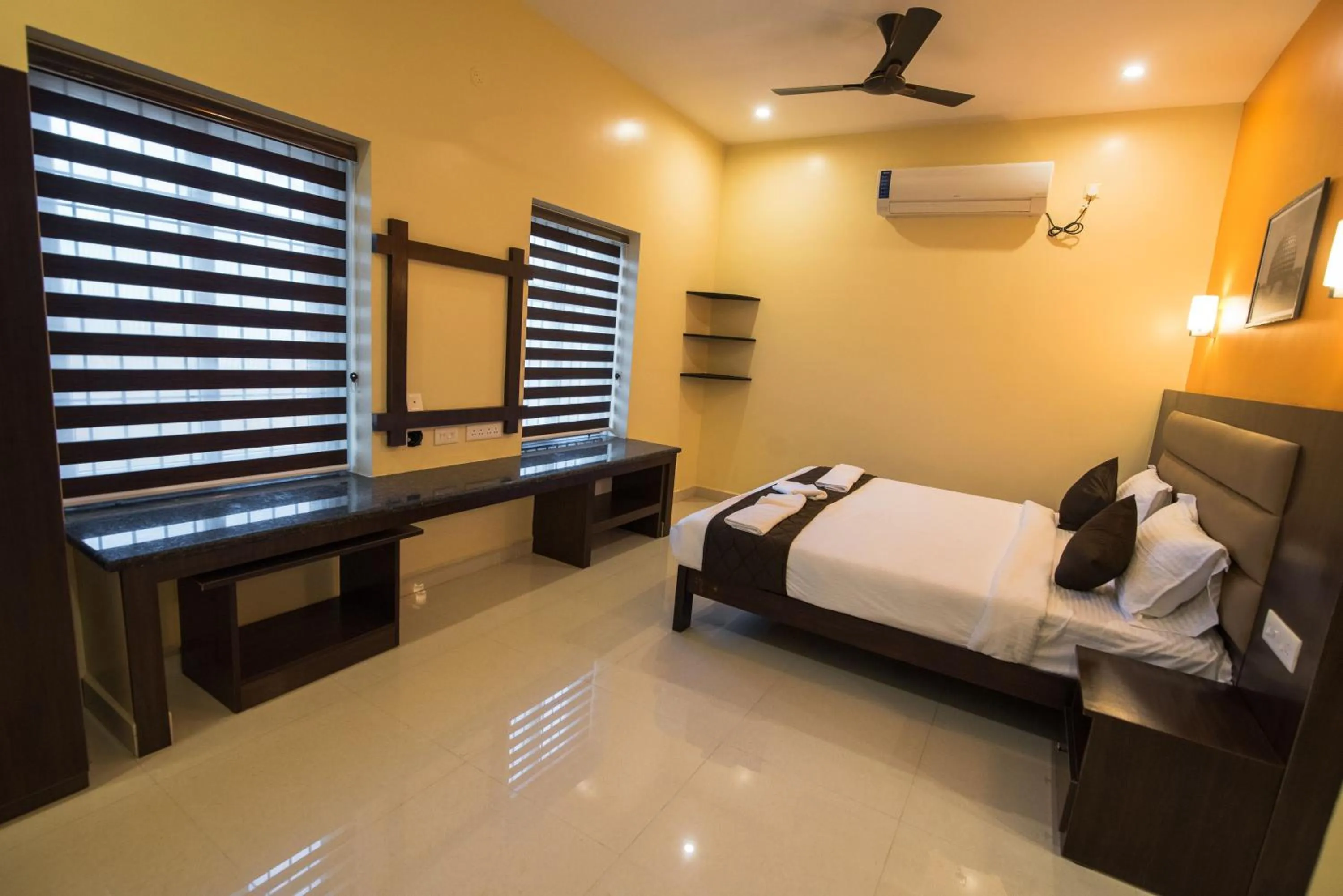 Photo of the whole room, Bed in Saffron Vilva