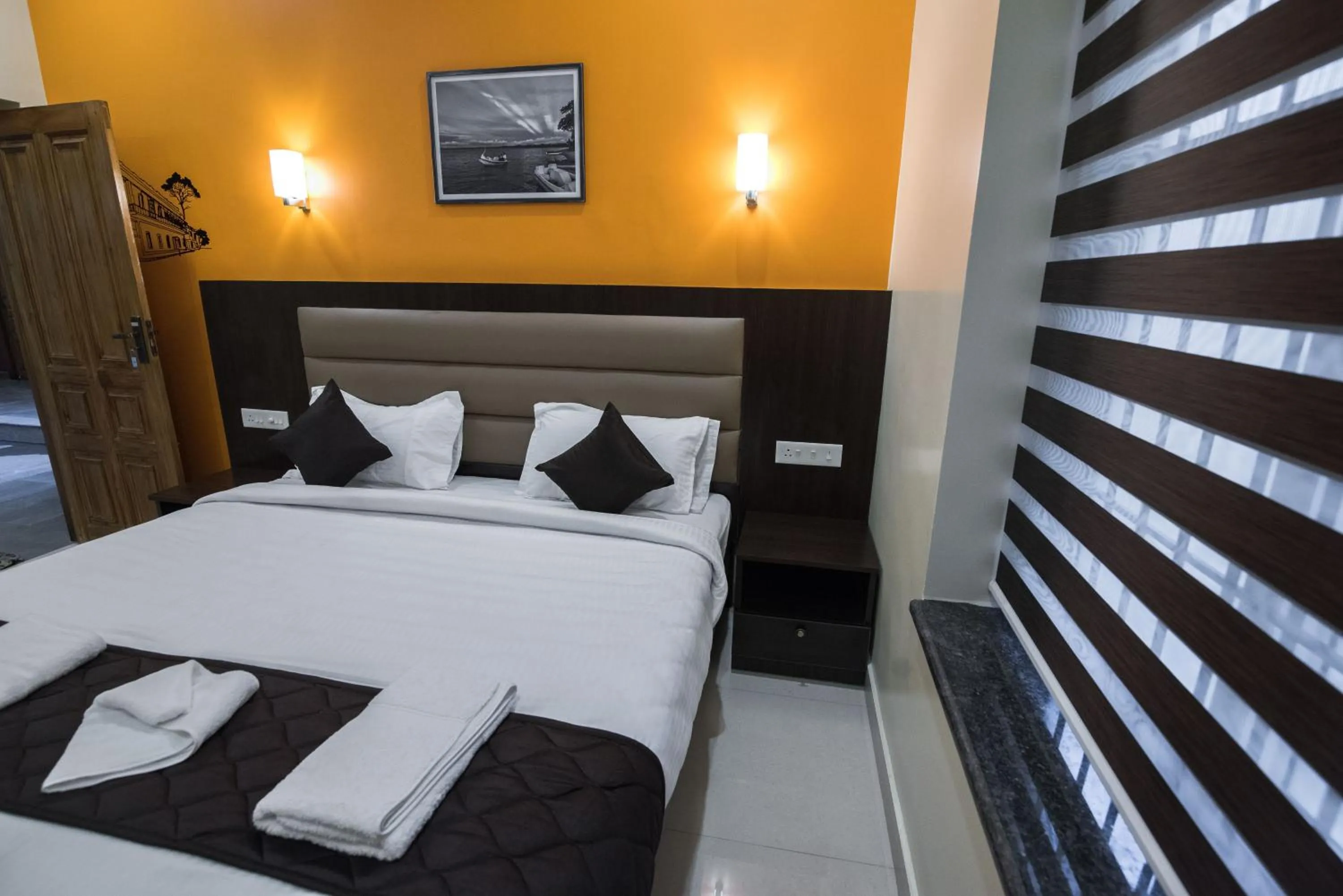 Photo of the whole room, Bed in Saffron Vilva