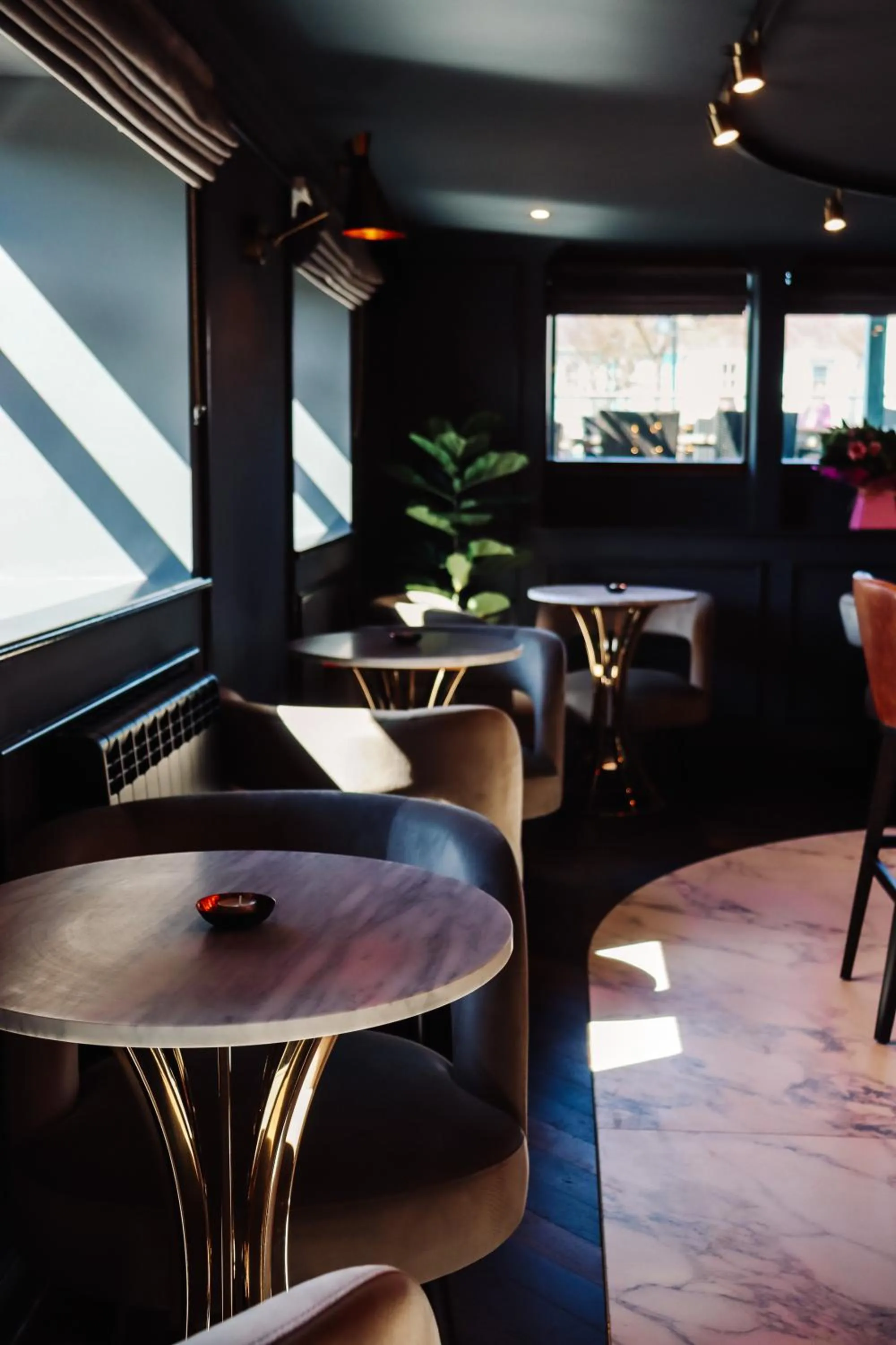 Restaurant/places to eat in Y Seler