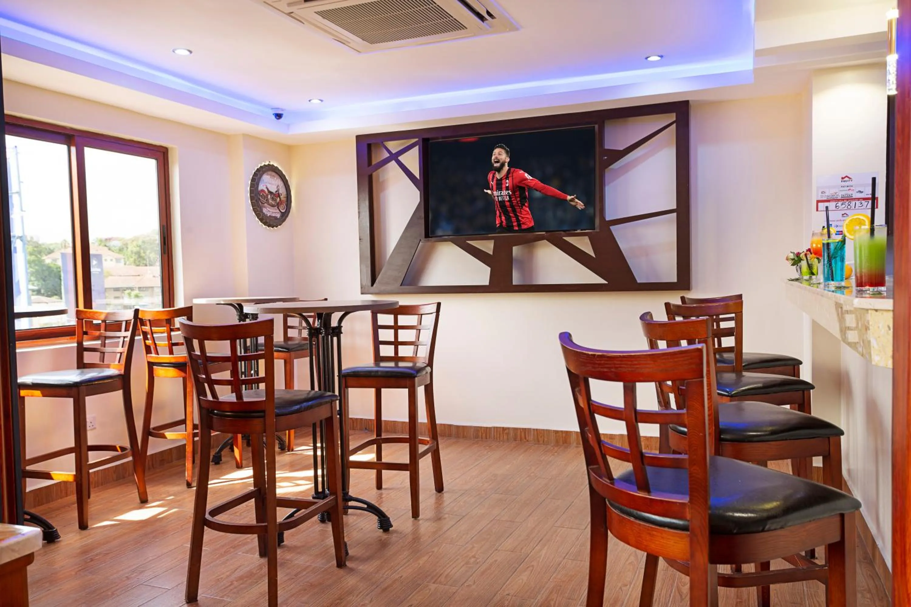 Restaurant/places to eat in West Lerruat Hotel