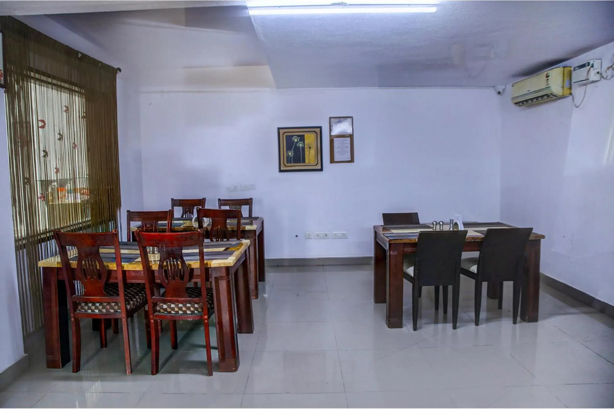 Restaurant/places to eat in FabHotel Hibiscus Stays - Nr Sholinganallur Water Lake & VGP Aqua Kingdom