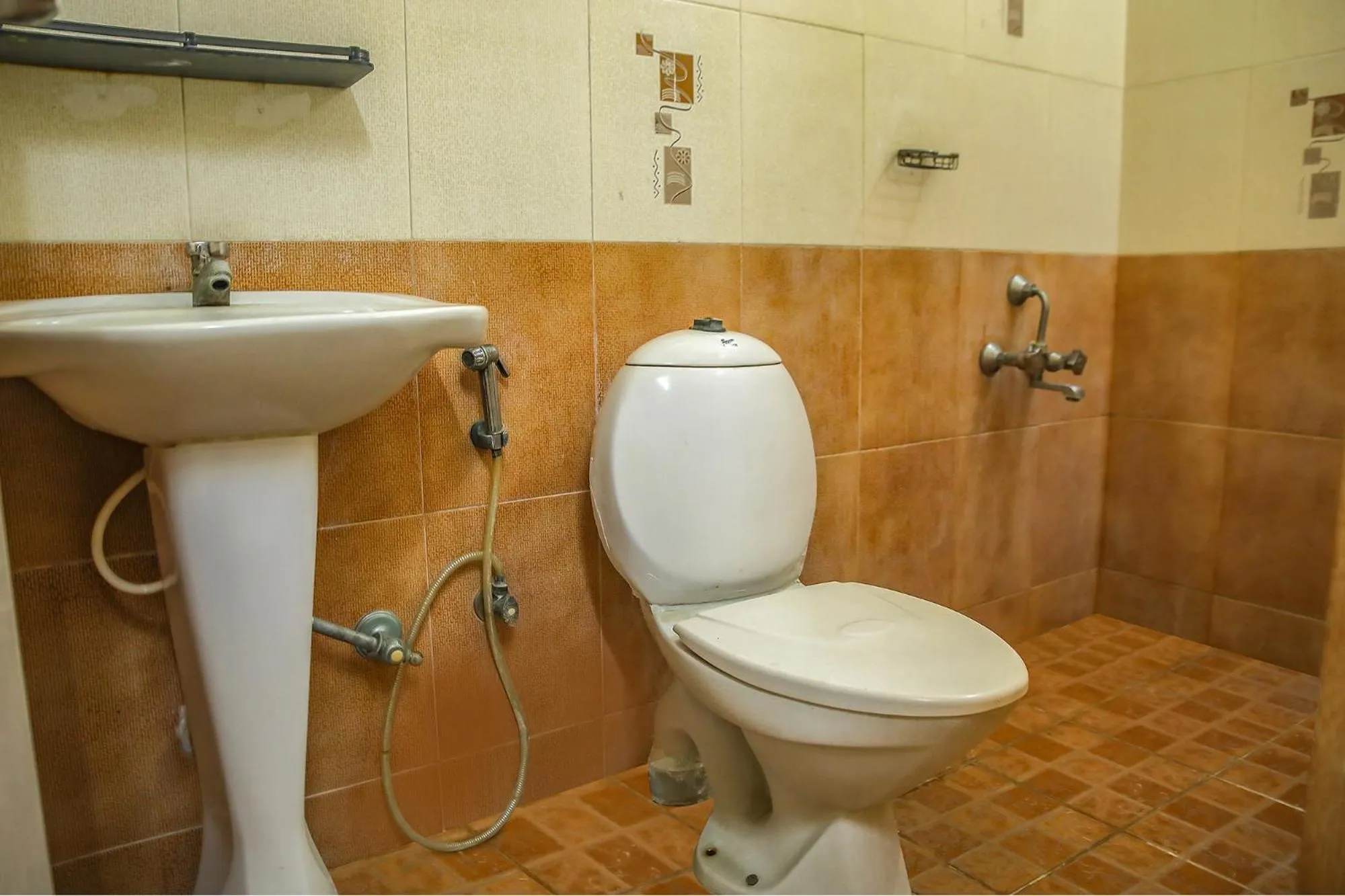 Bathroom in FabHotel Hibiscus Stays - Nr Sholinganallur Water Lake & VGP Aqua Kingdom