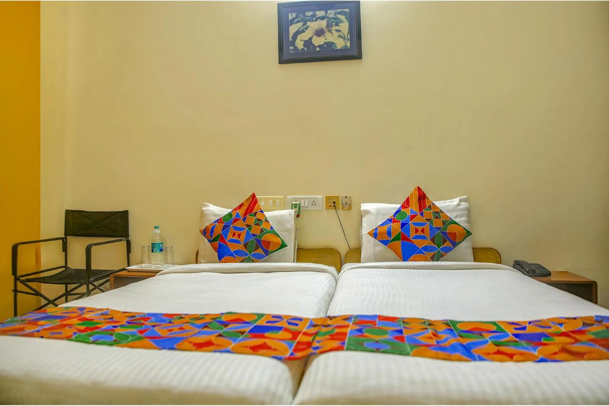 Bed in FabHotel Hibiscus Stays - Nr Sholinganallur Water Lake & VGP Aqua Kingdom