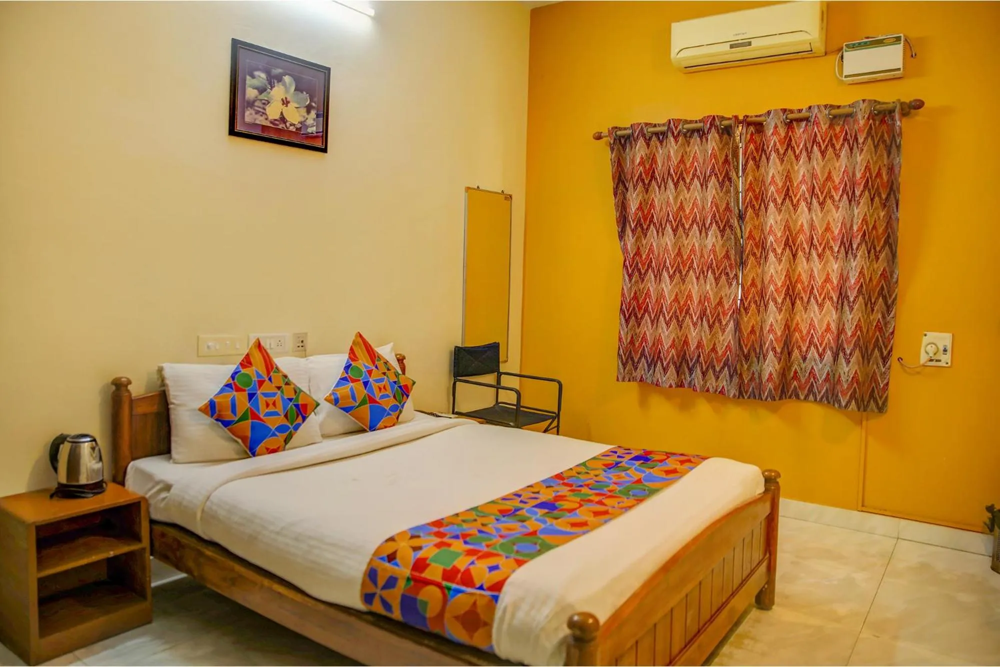 Photo of the whole room in FabHotel Hibiscus Stays - Nr Sholinganallur Water Lake & VGP Aqua Kingdom