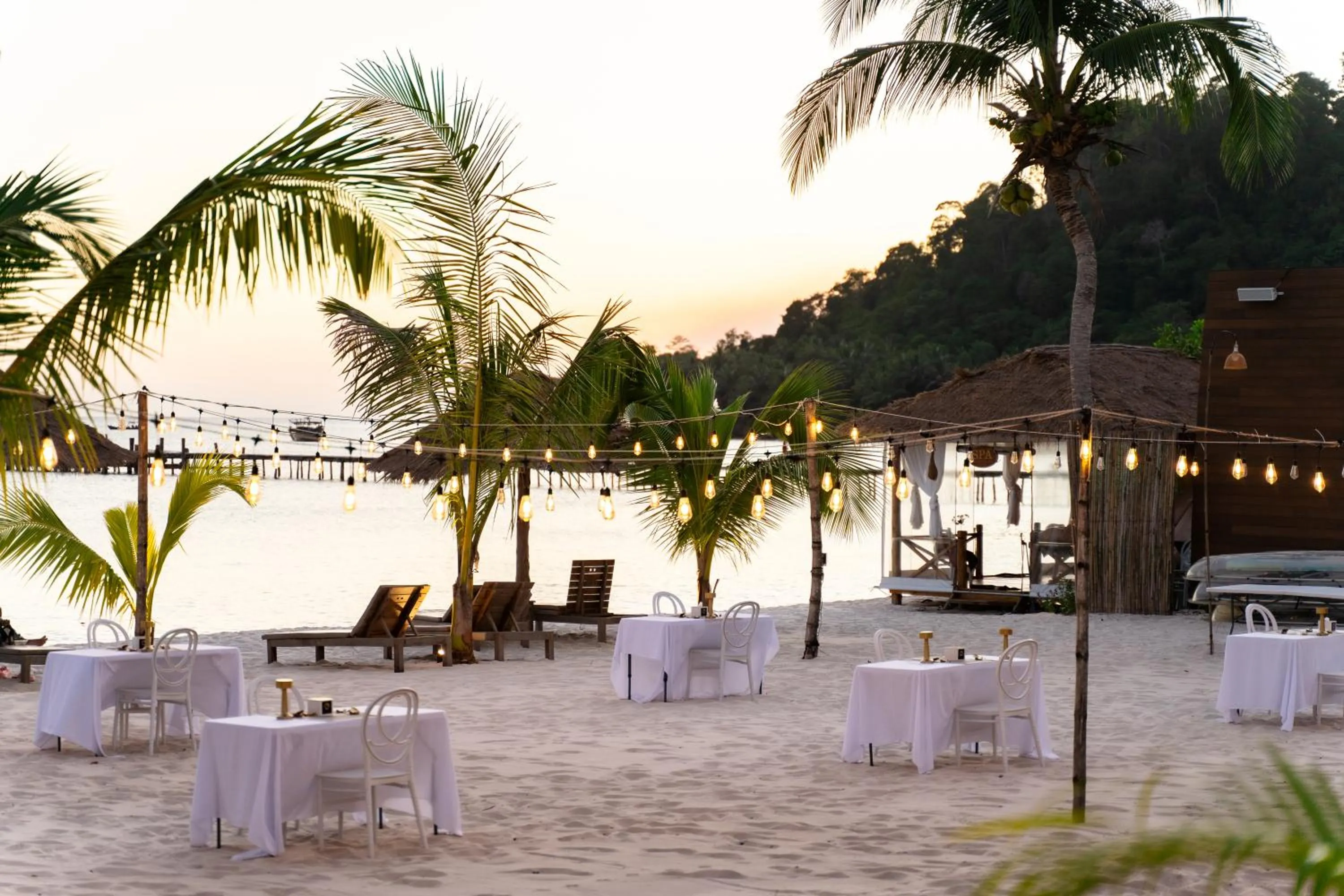 Restaurant/places to eat in Golden Beach Resort