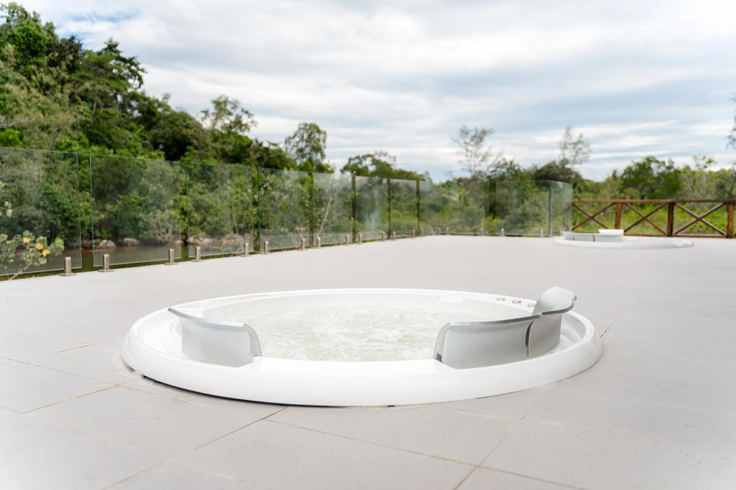 Hot Tub in Golden Beach Resort