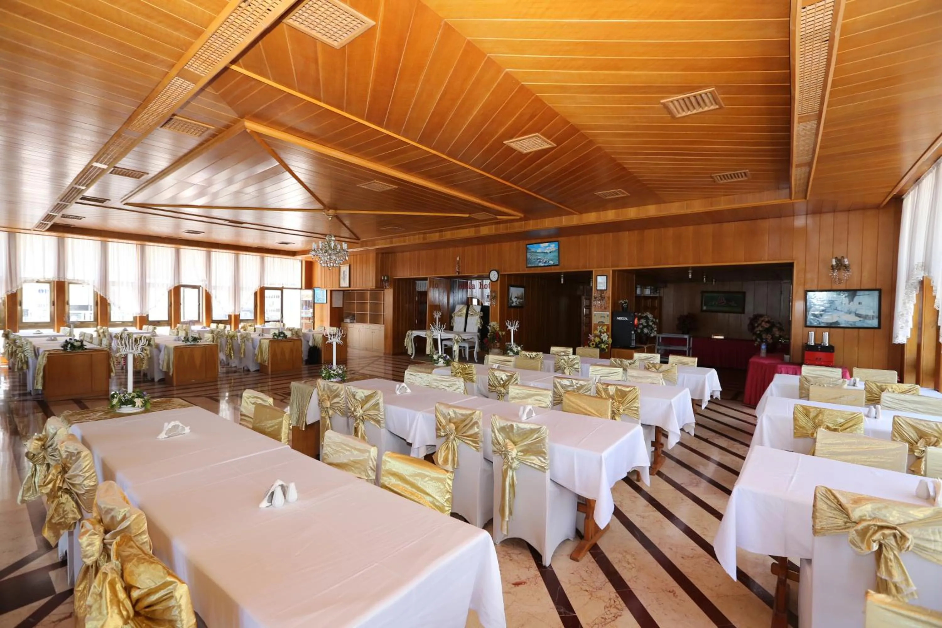 Restaurant/places to eat in Olbia Hotel
