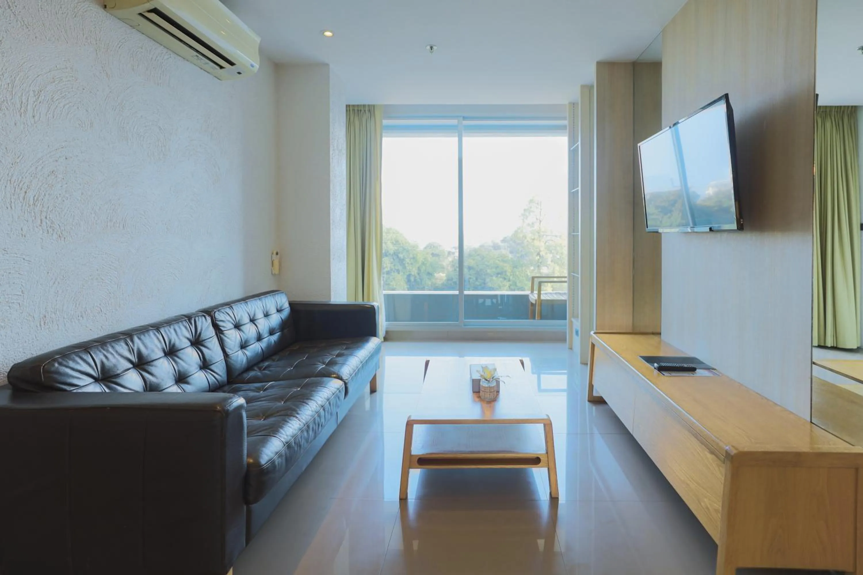 TV and multimedia in Balcony Seaside Sriracha Hotel & Serviced Apartments