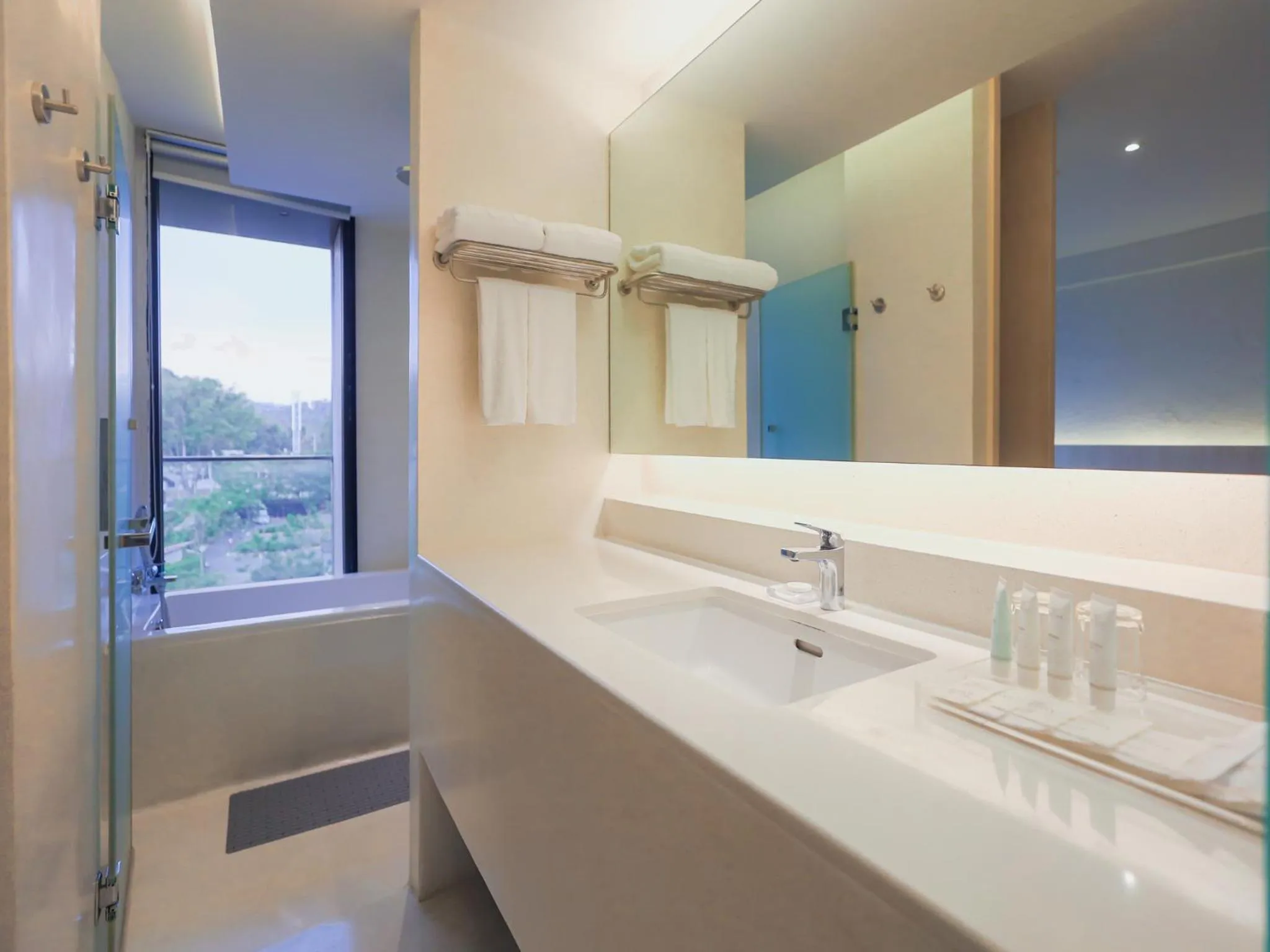 Bathroom in Balcony Seaside Sriracha Hotel & Serviced Apartments