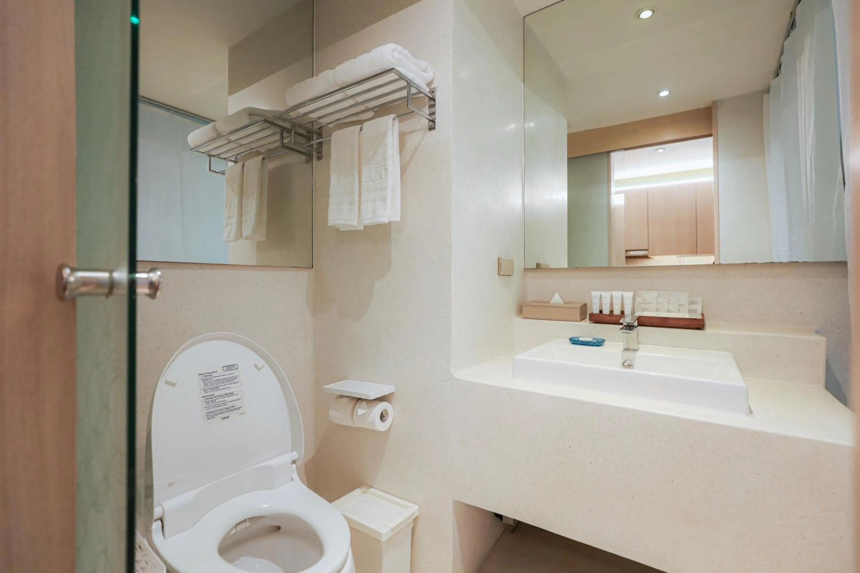 Bathroom in Balcony Seaside Sriracha Hotel & Serviced Apartments