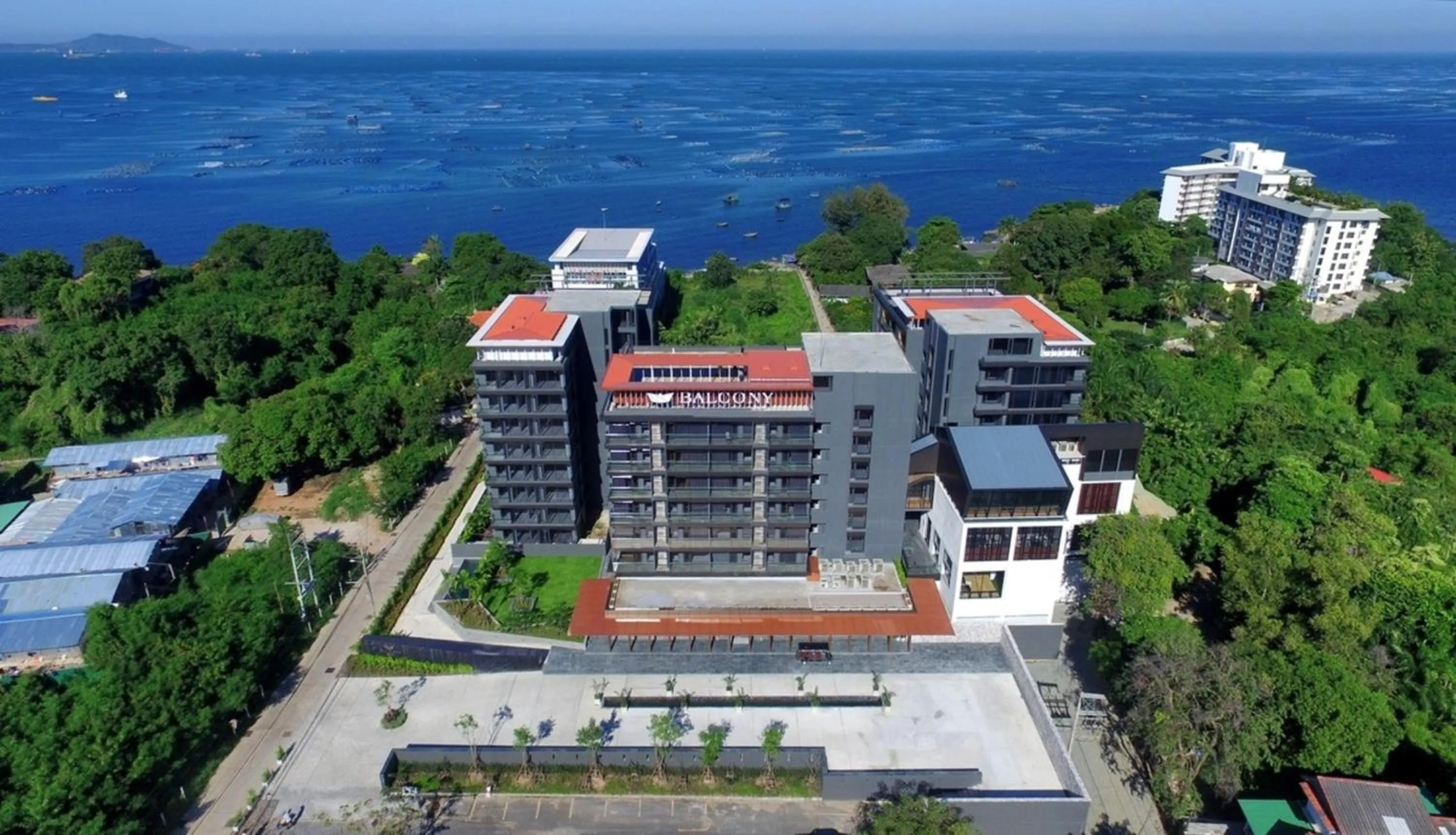 Property building in Balcony Seaside Sriracha Hotel & Serviced Apartments