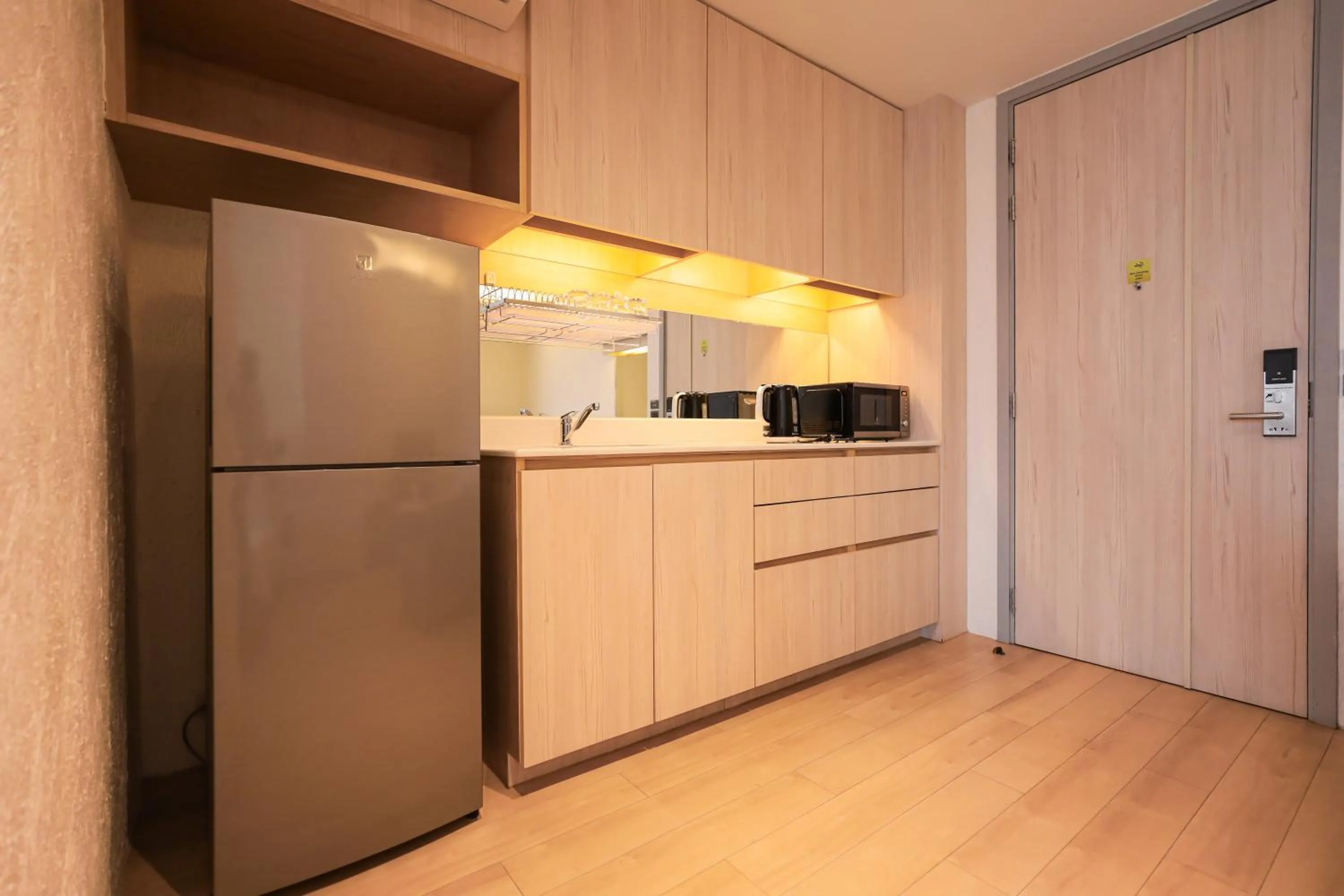 Kitchen or kitchenette in Balcony Seaside Sriracha Hotel & Serviced Apartments