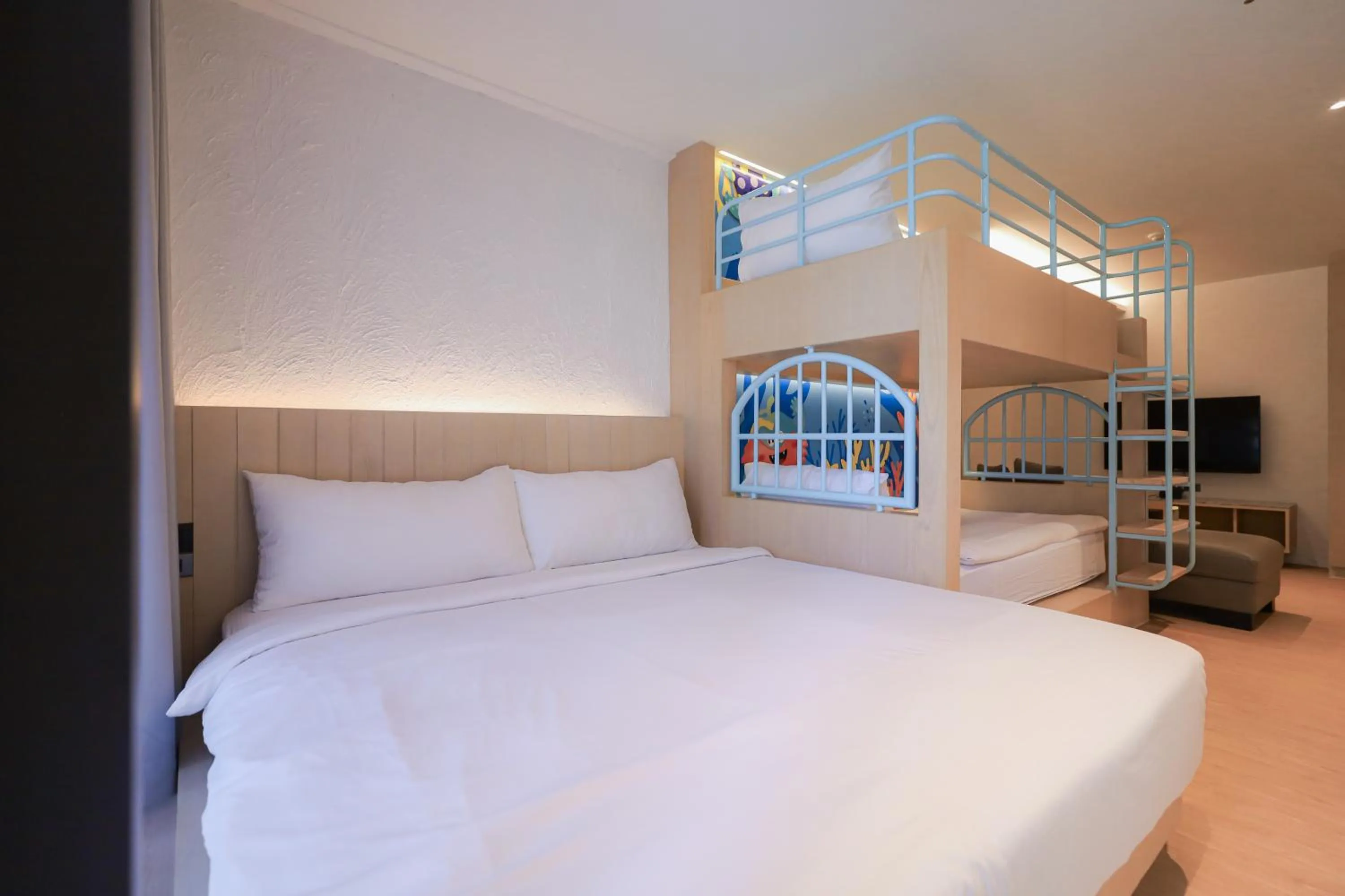 Bed in Balcony Seaside Sriracha Hotel & Serviced Apartments
