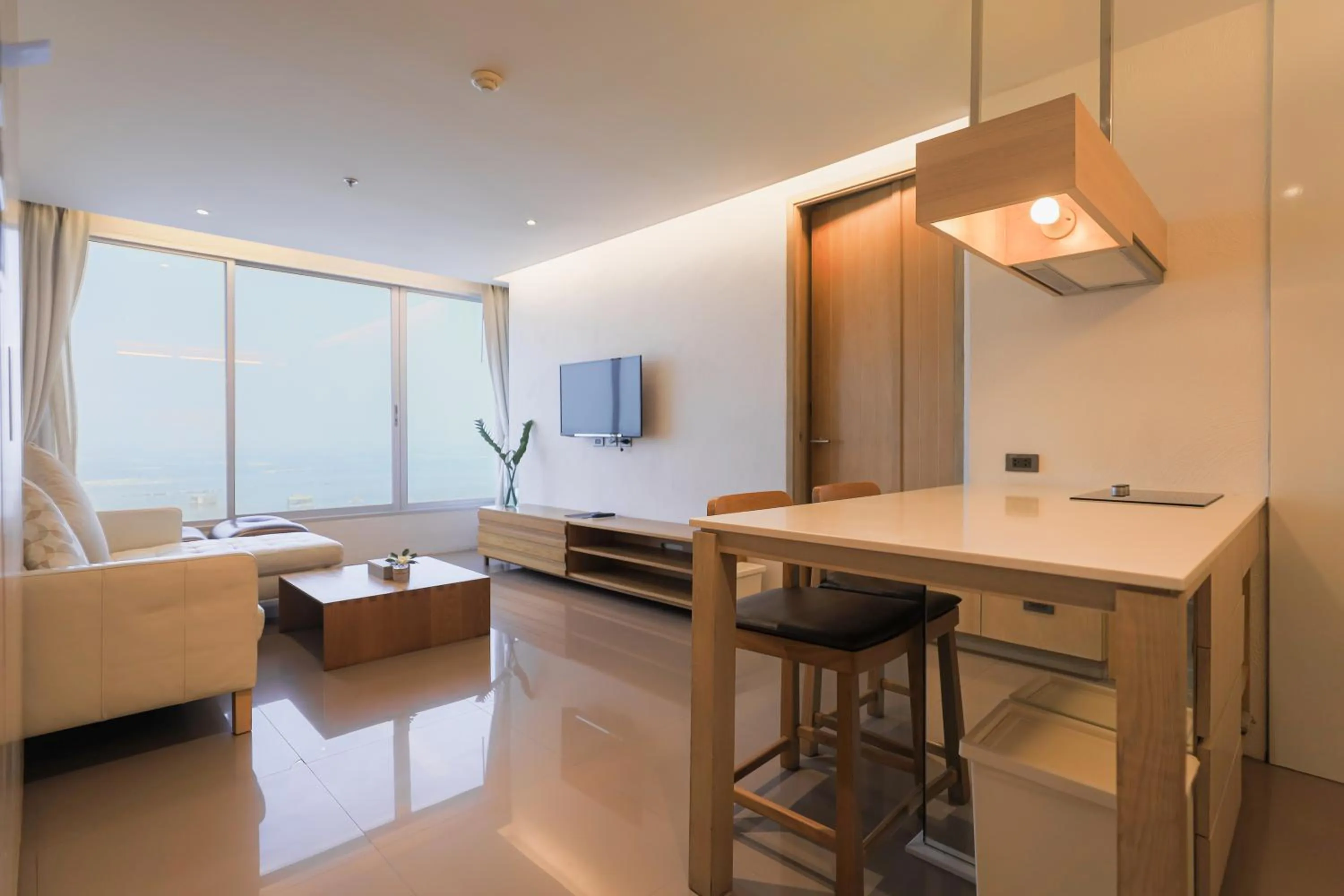 TV and multimedia in Balcony Seaside Sriracha Hotel & Serviced Apartments