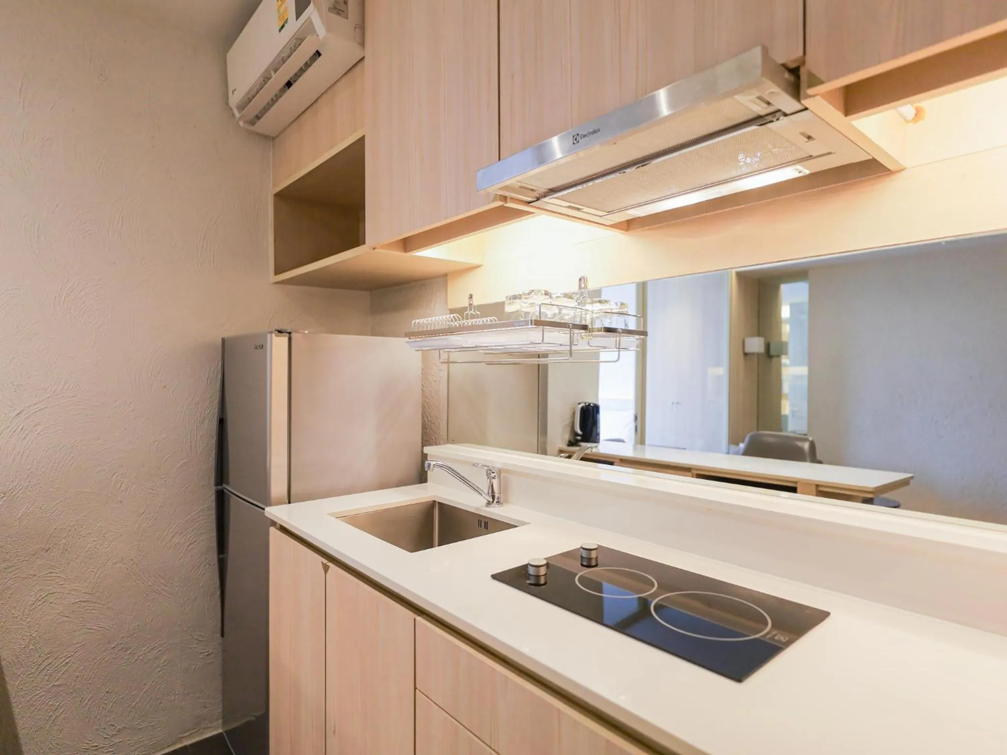 Kitchen or kitchenette in Balcony Seaside Sriracha Hotel & Serviced Apartments