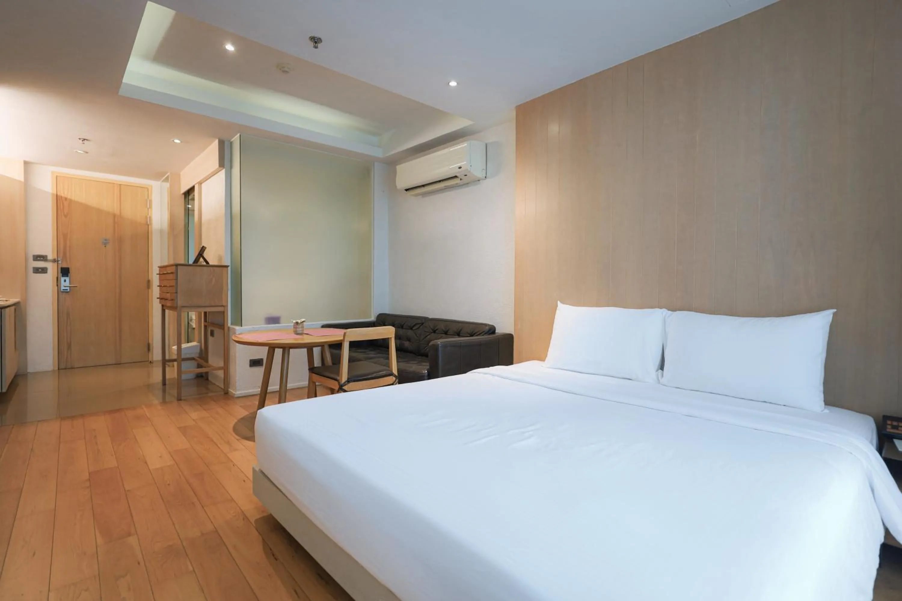 Bed in Balcony Seaside Sriracha Hotel & Serviced Apartments