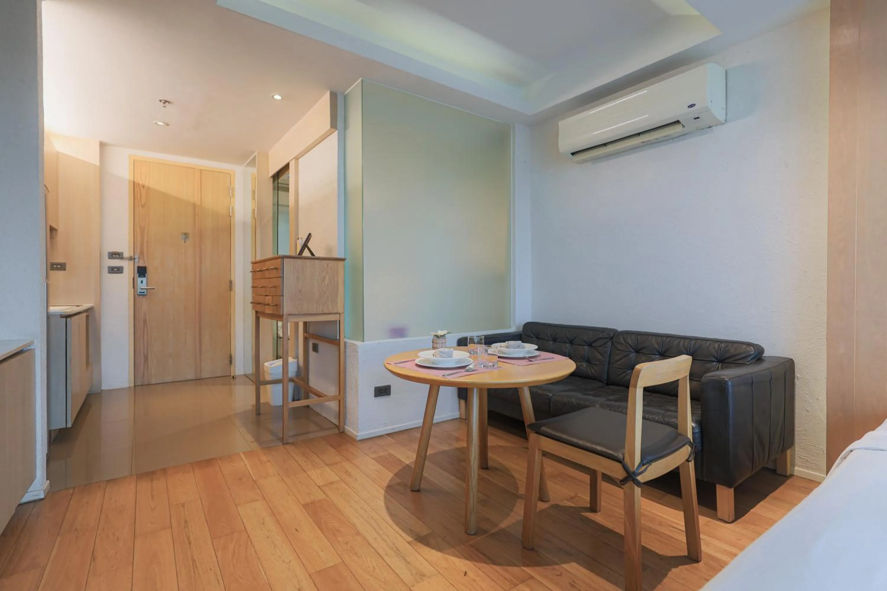 Living room in Balcony Seaside Sriracha Hotel & Serviced Apartments