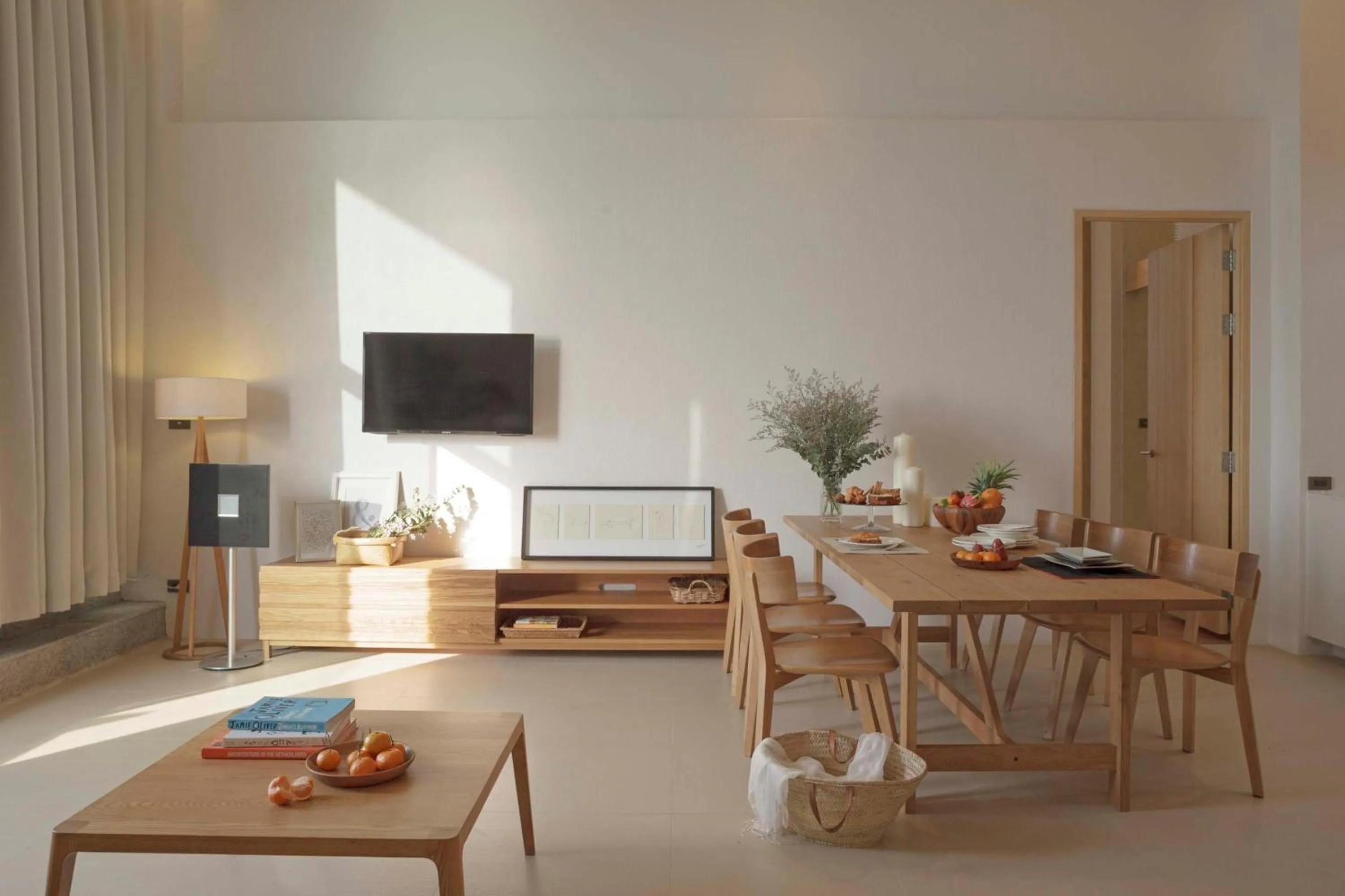 TV and multimedia in Balcony Seaside Sriracha Hotel & Serviced Apartments