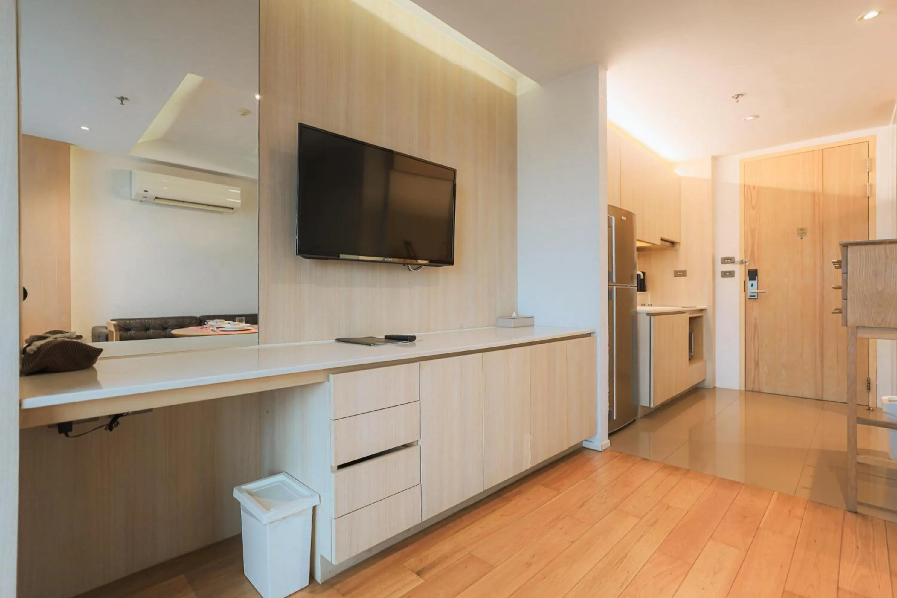 TV and multimedia in Balcony Seaside Sriracha Hotel & Serviced Apartments