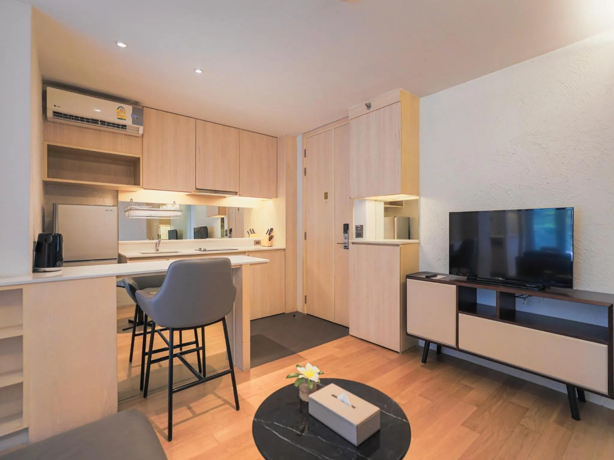 Kitchen or kitchenette in Balcony Seaside Sriracha Hotel & Serviced Apartments