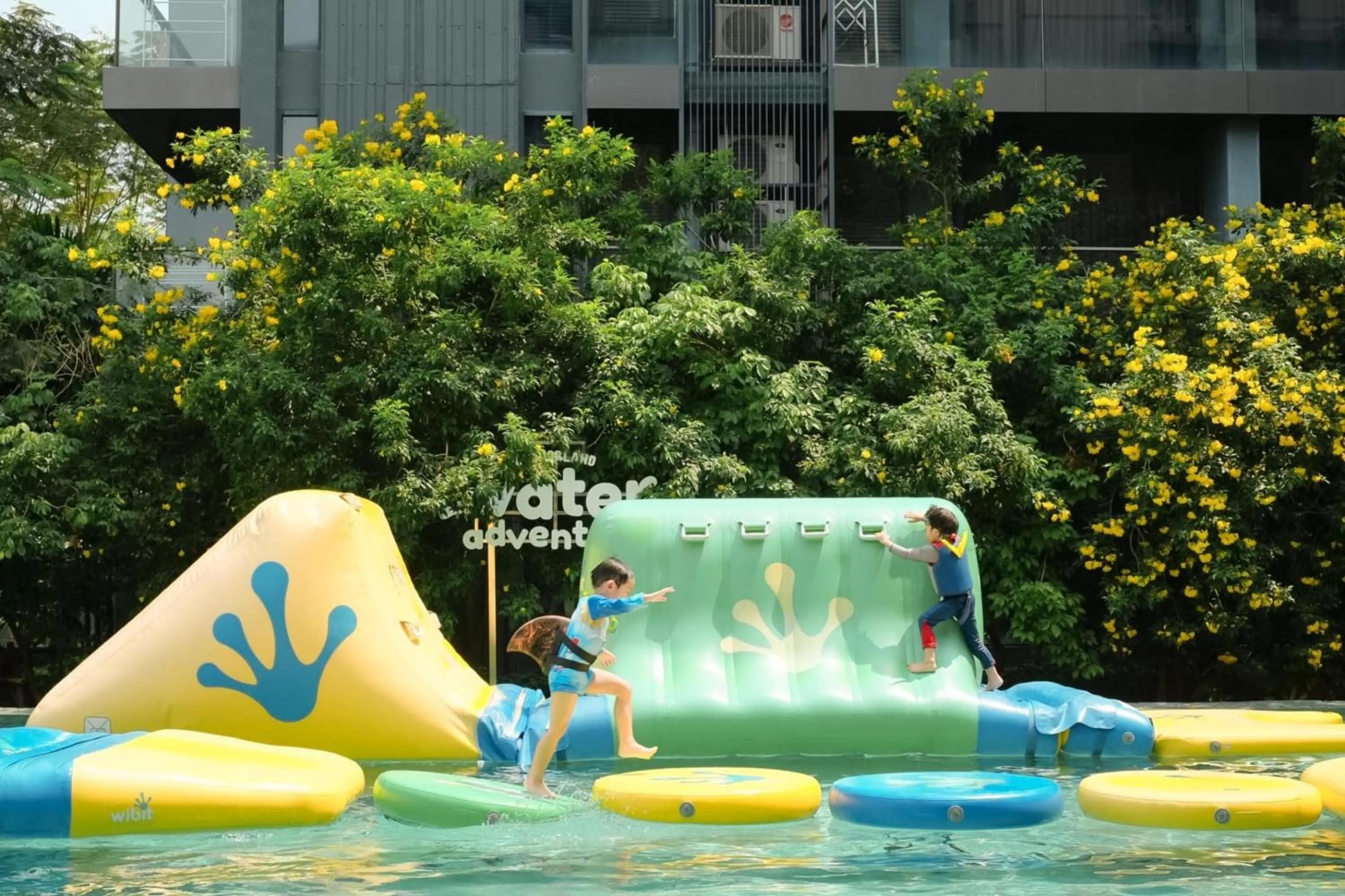Swimming pool in Balcony Seaside Sriracha Hotel & Serviced Apartments