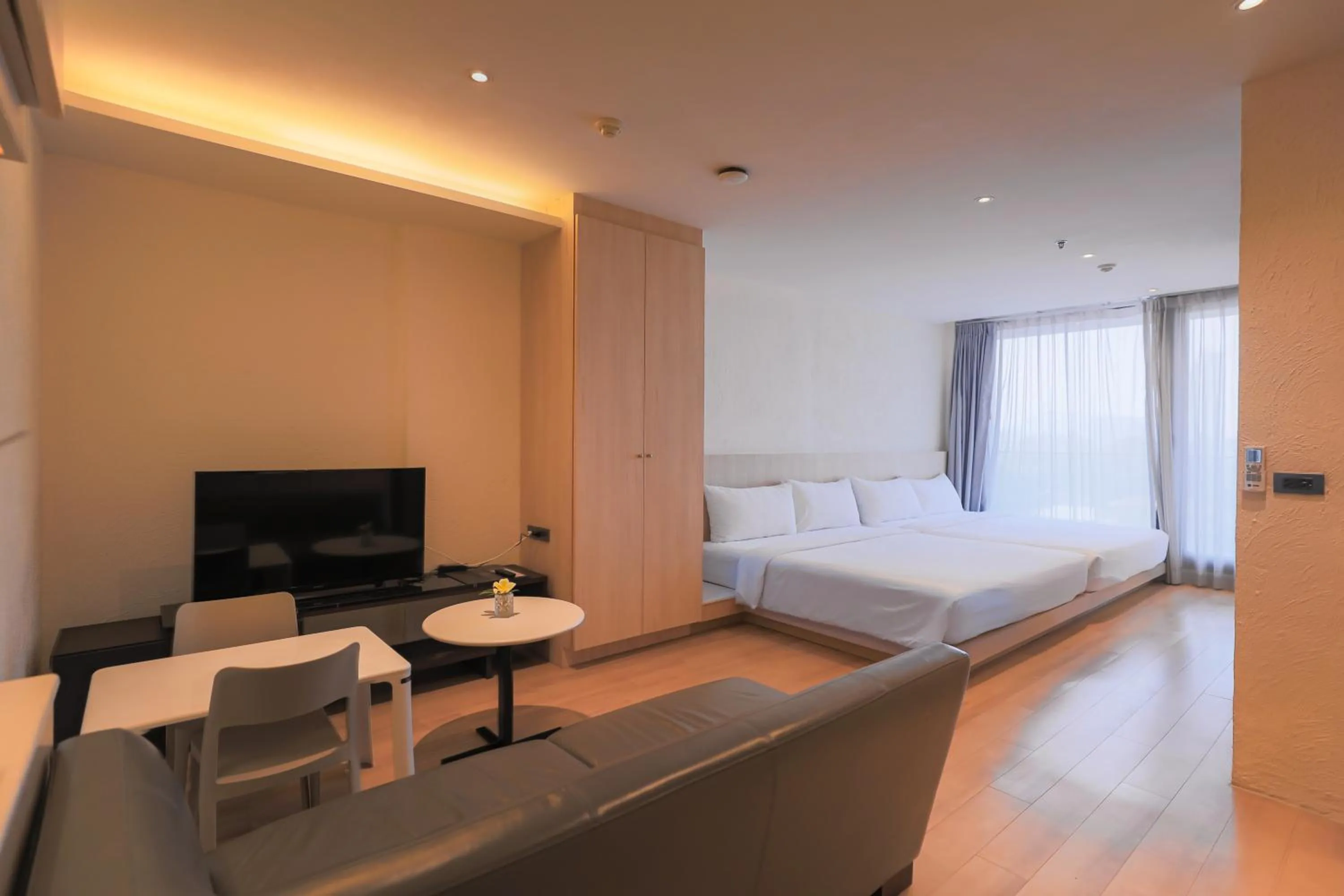 Bed in Balcony Seaside Sriracha Hotel & Serviced Apartments