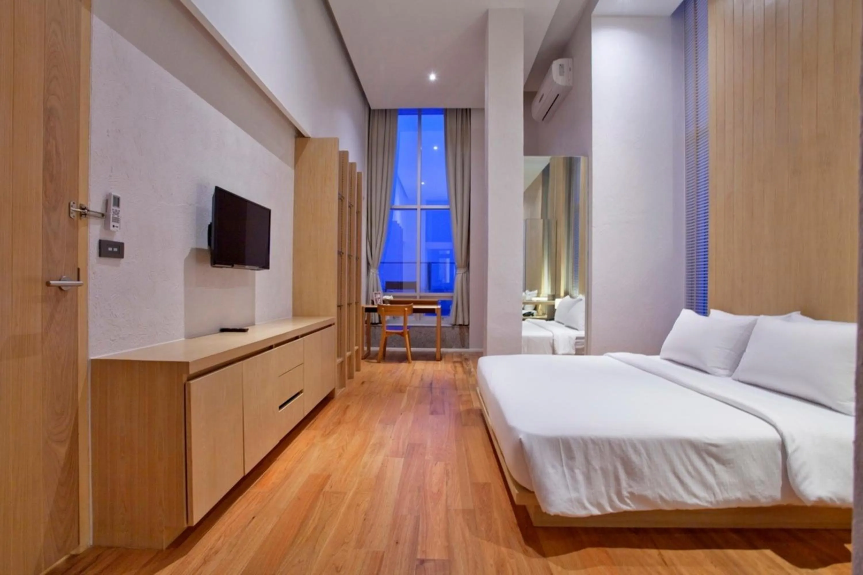 Bed in Balcony Seaside Sriracha Hotel & Serviced Apartments