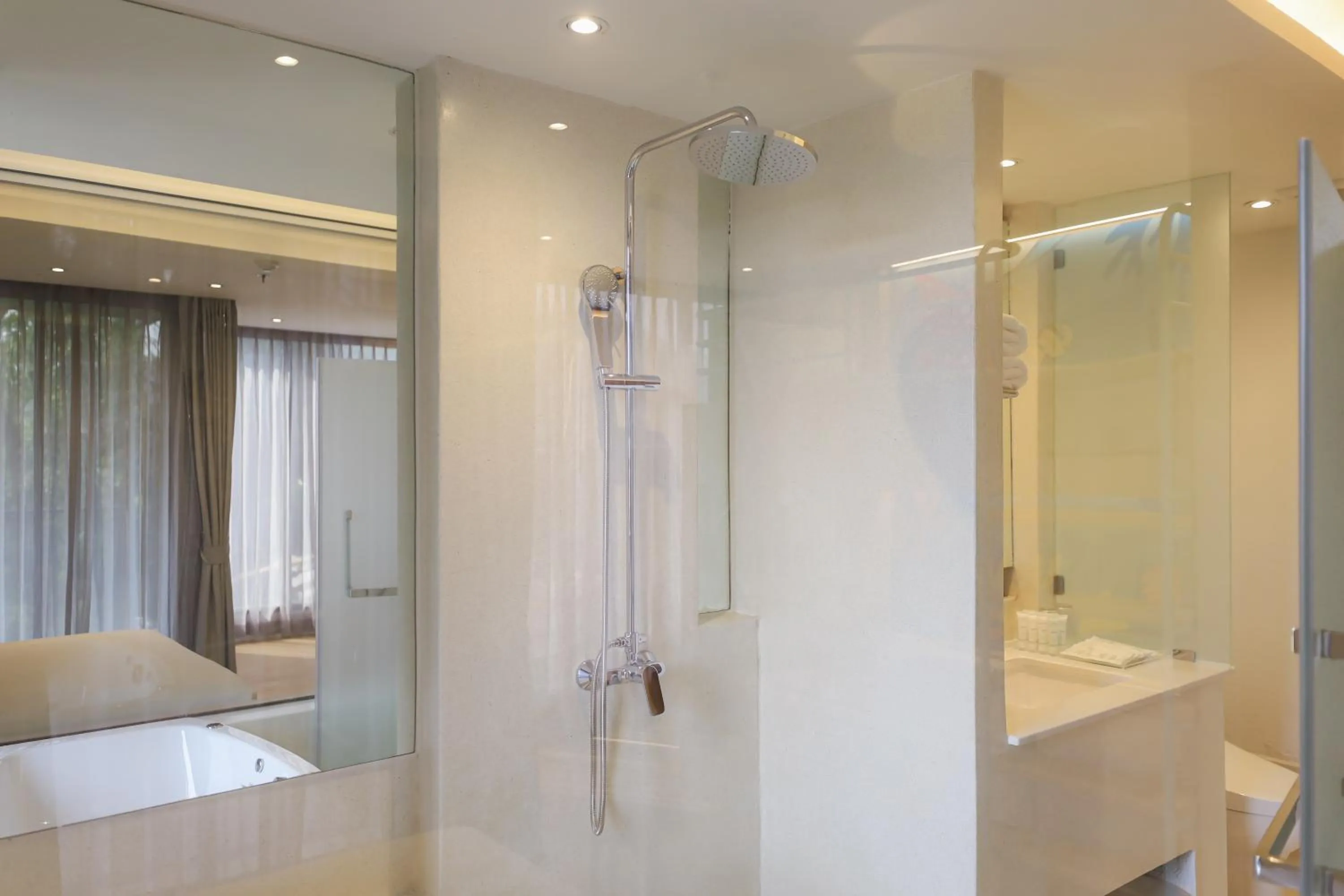Shower in Balcony Seaside Sriracha Hotel & Serviced Apartments