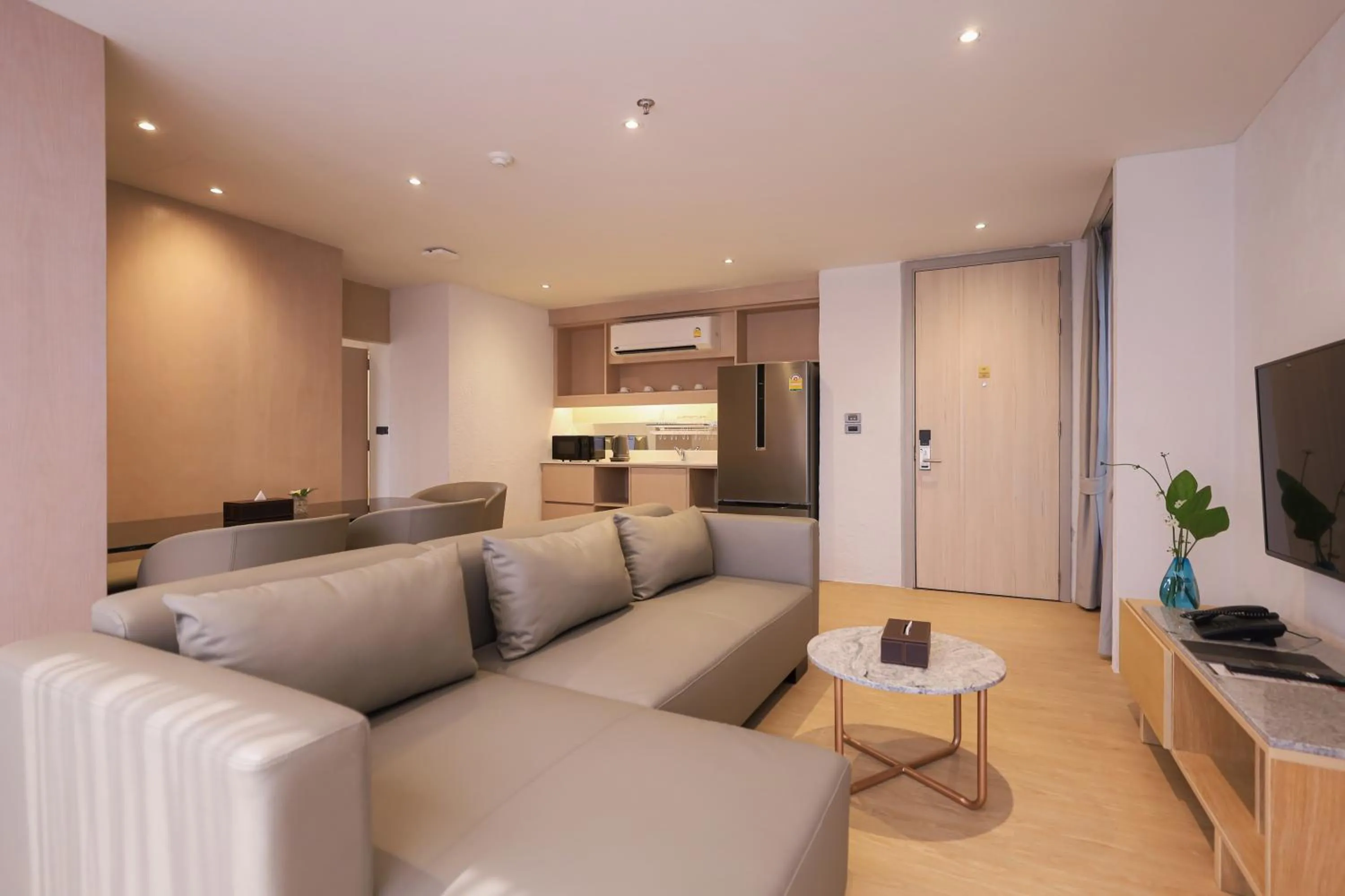 TV and multimedia in Balcony Seaside Sriracha Hotel & Serviced Apartments