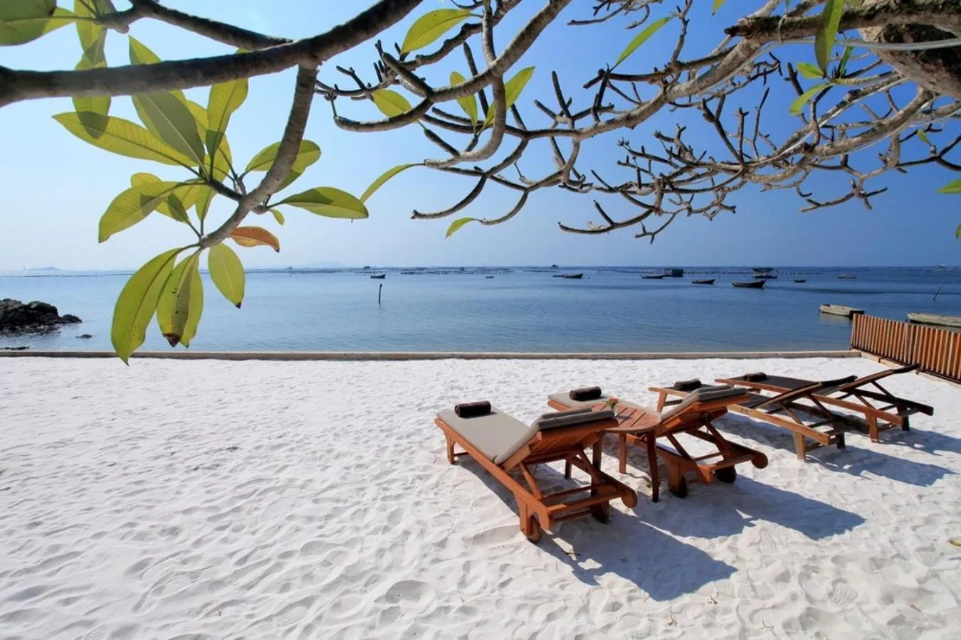 Day in Balcony Seaside Sriracha Hotel & Serviced Apartments