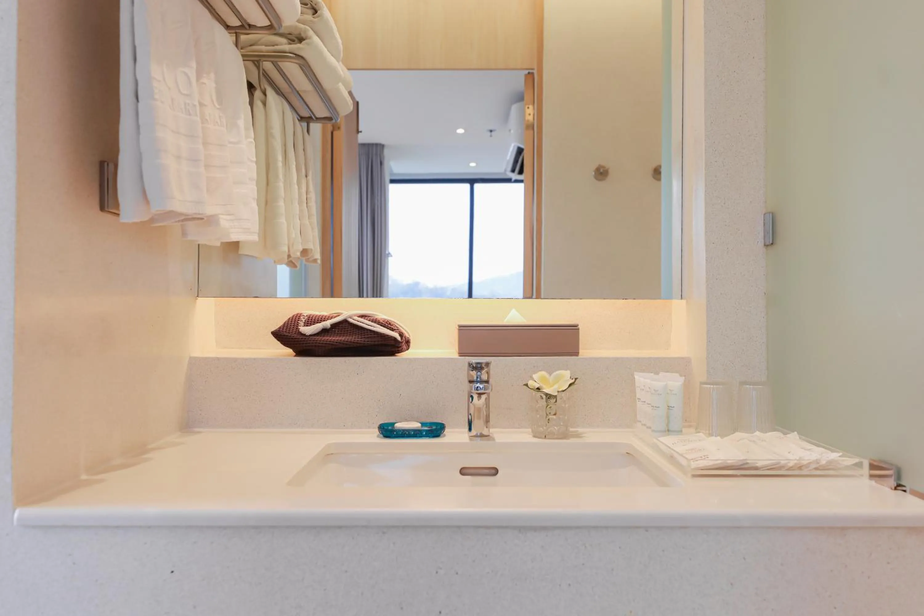 Food and drinks in Balcony Seaside Sriracha Hotel & Serviced Apartments