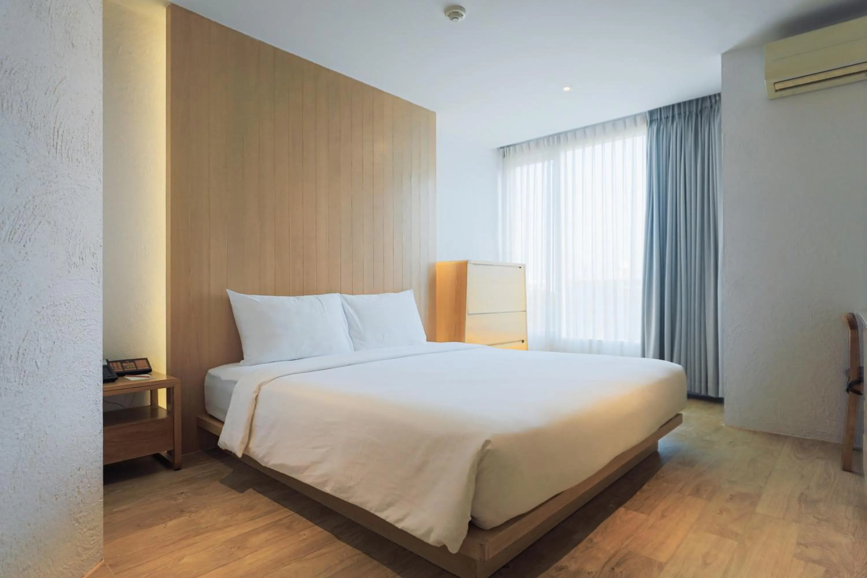 Bed in Balcony Seaside Sriracha Hotel & Serviced Apartments