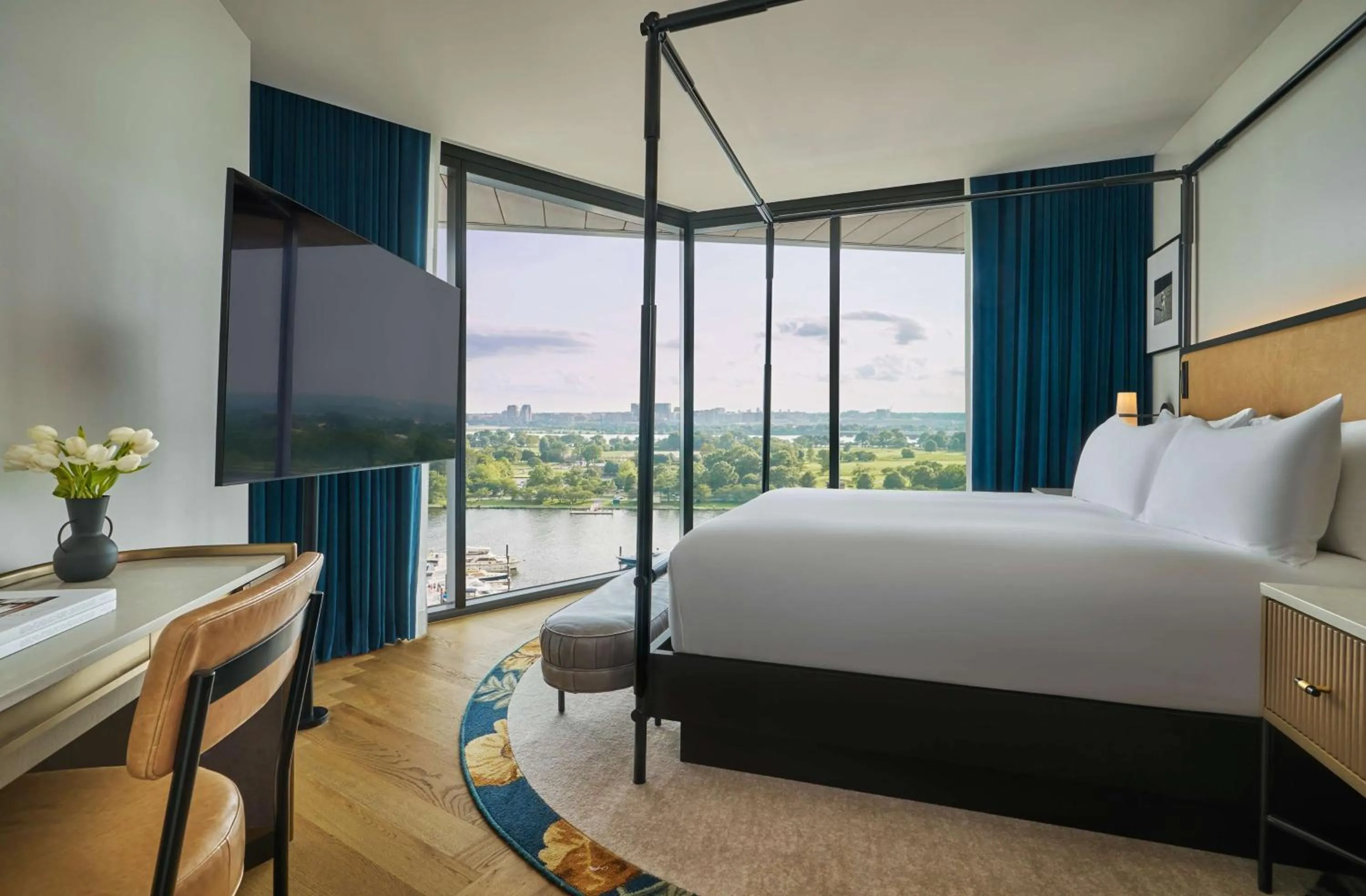 Photo of the whole room, Bed in Pendry Washington DC - The Wharf