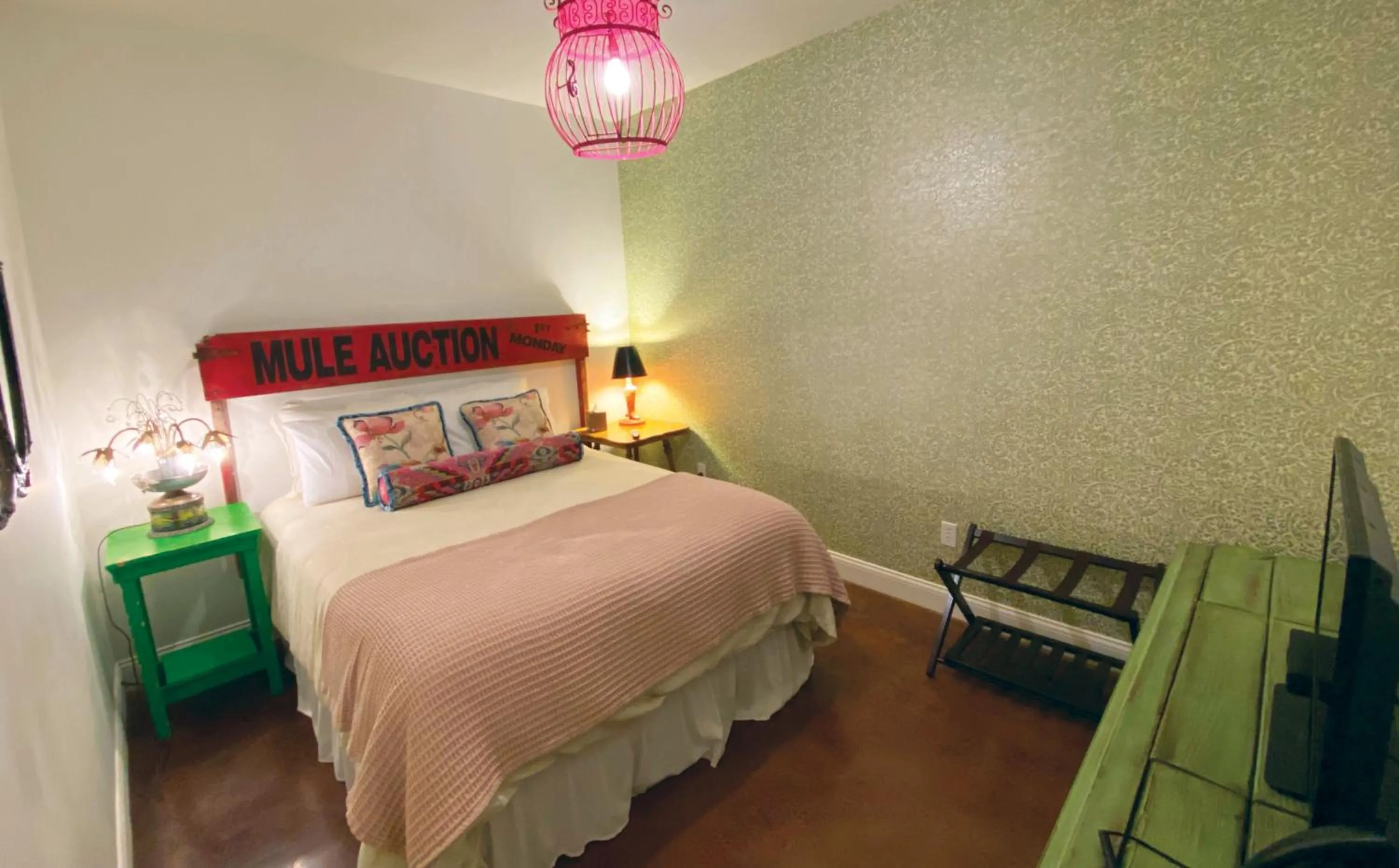 Photo of the whole room in Mulberry Inn