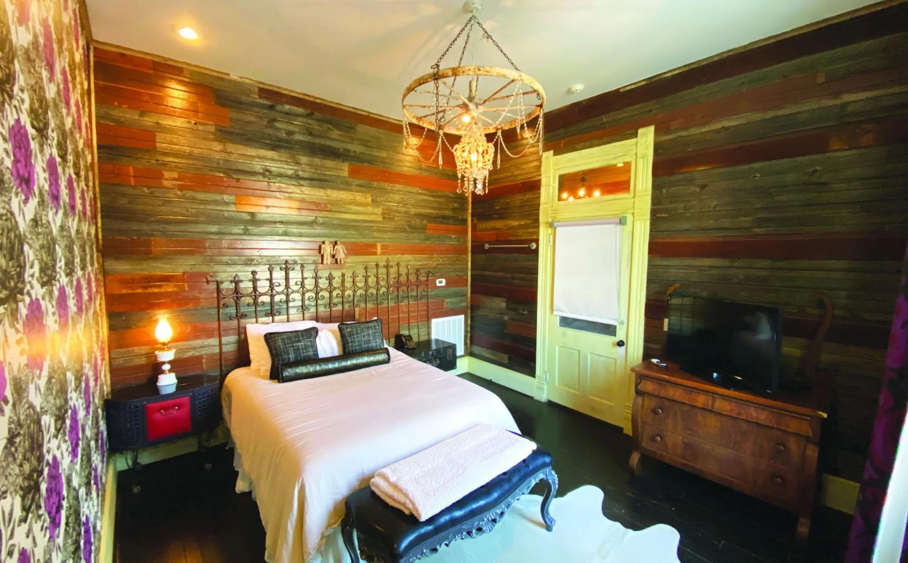 Photo of the whole room in Mulberry Inn