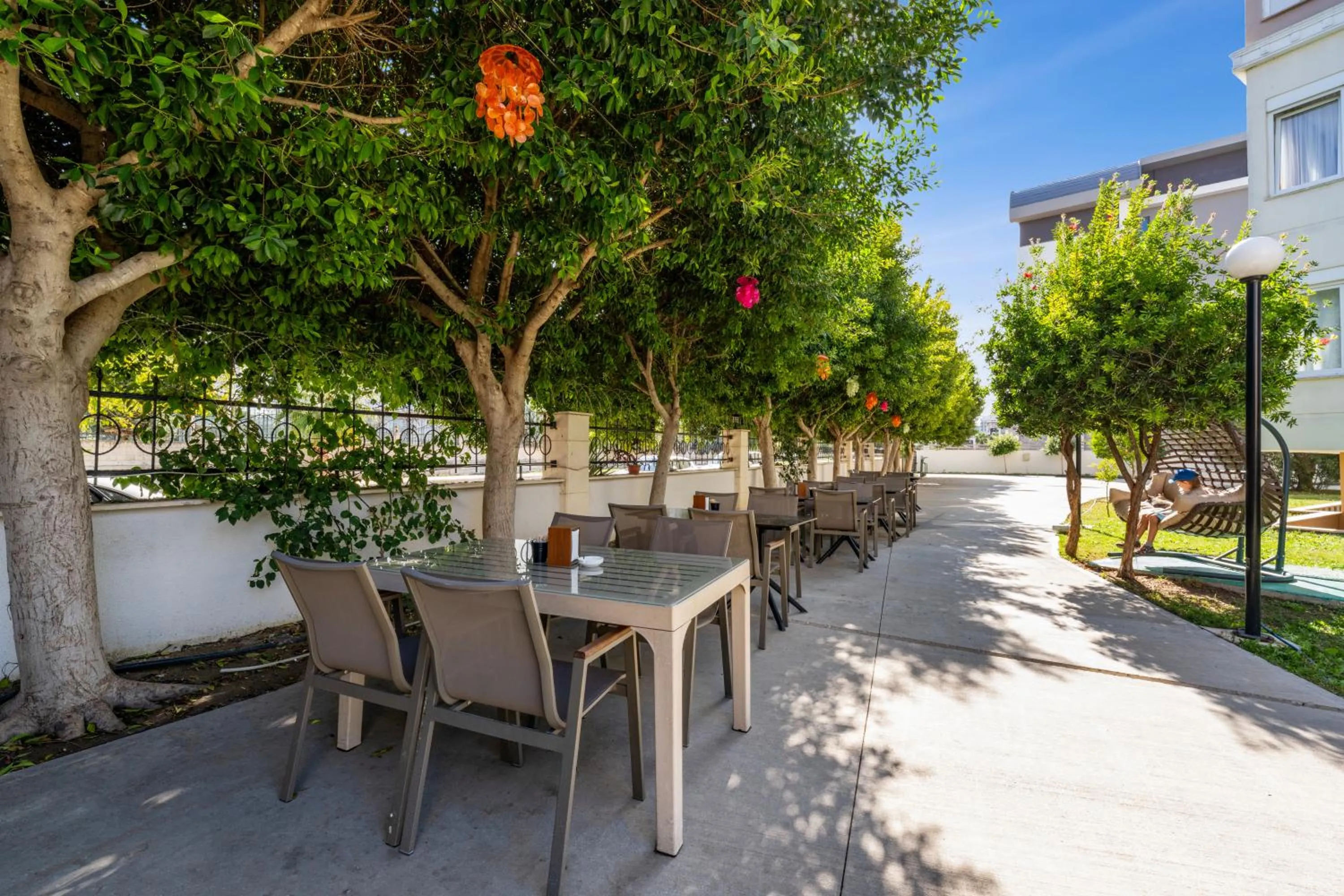 Garden in River Park Residence Lara