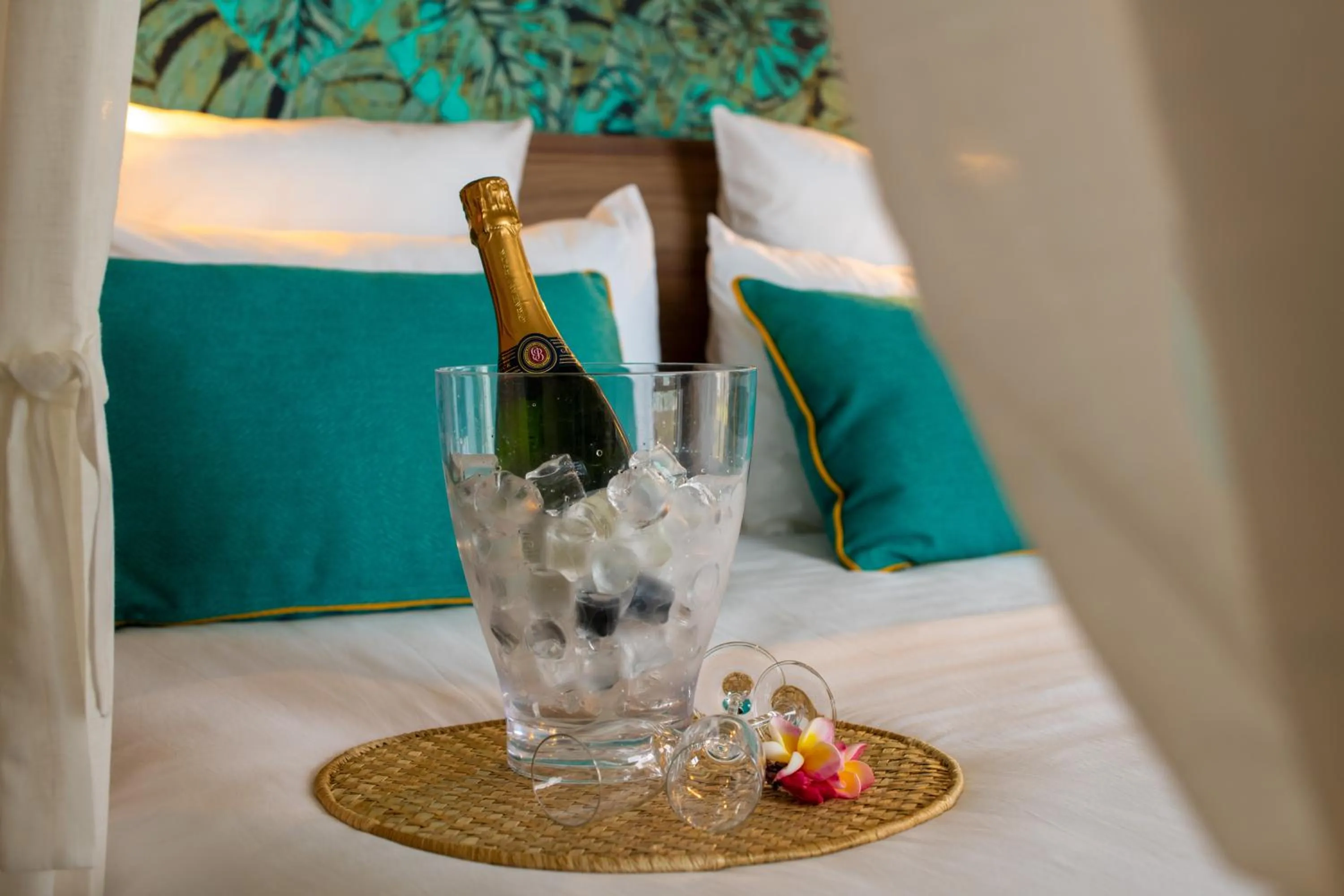 Alcoholic drinks, Bed in Constance Tekoma - Rodrigues Island