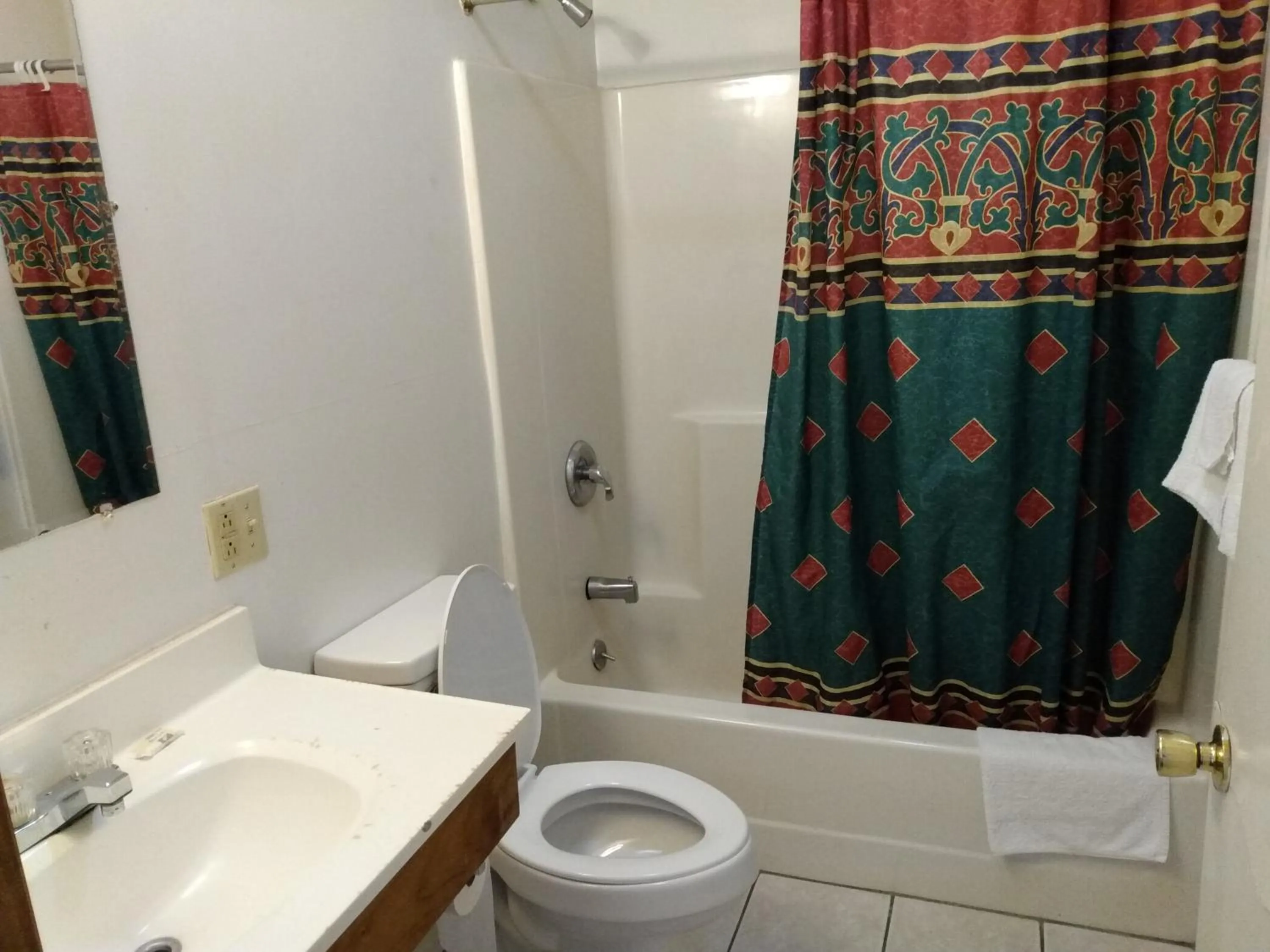 Shower in Eldorado Motel New Castle