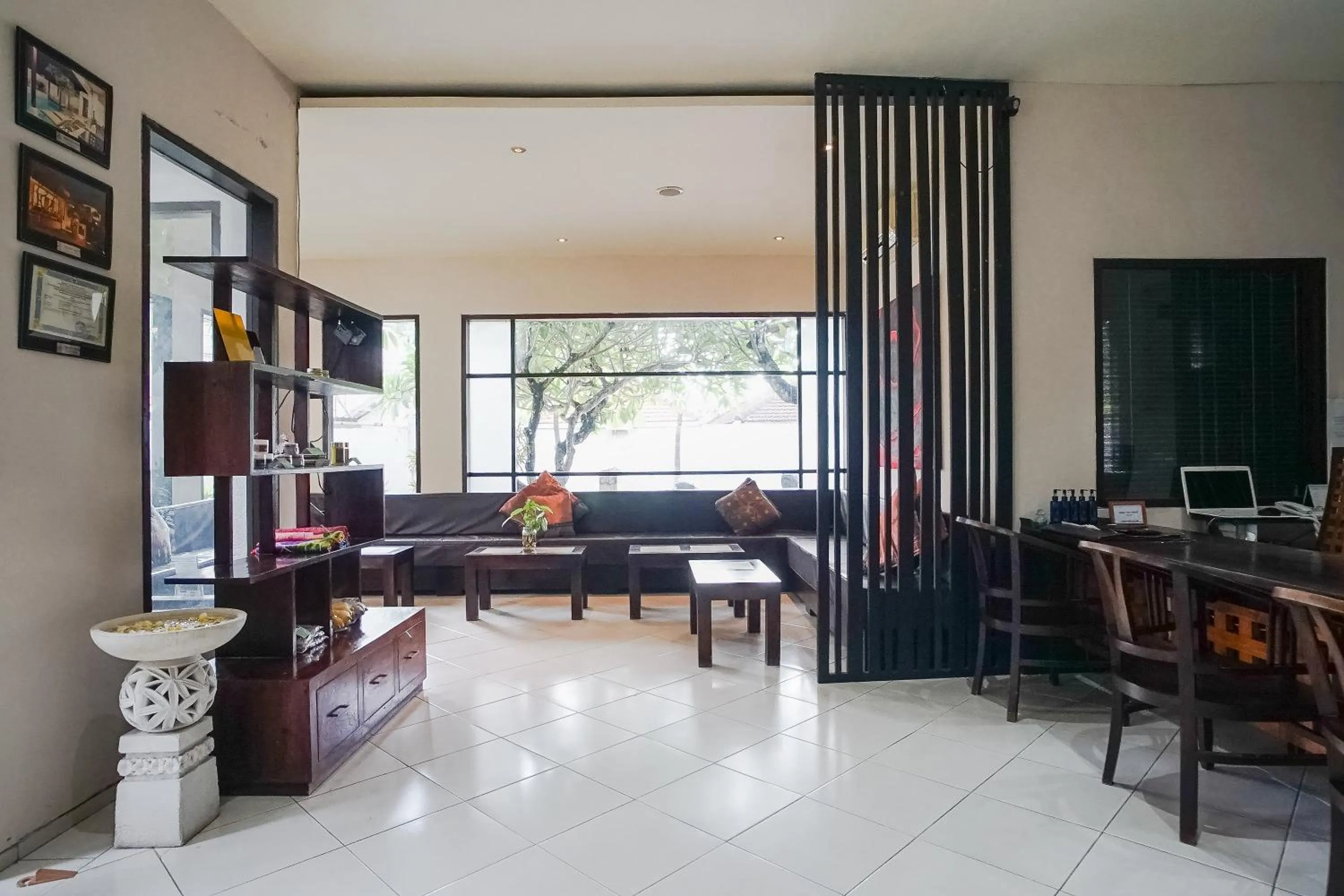 Seating area in Queen Rose Villa & Spa